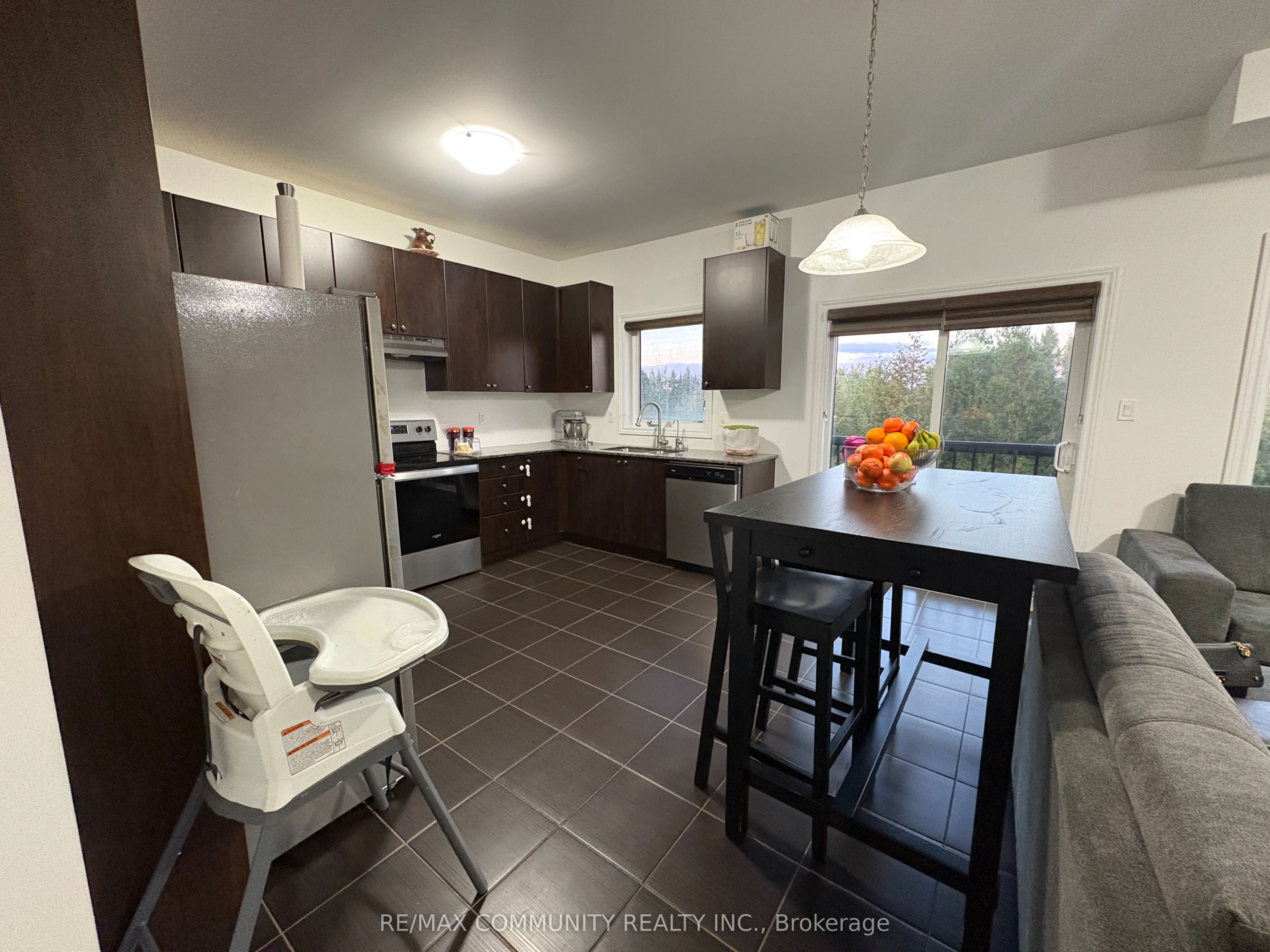 283 Ridley Crescent Property Photo 6