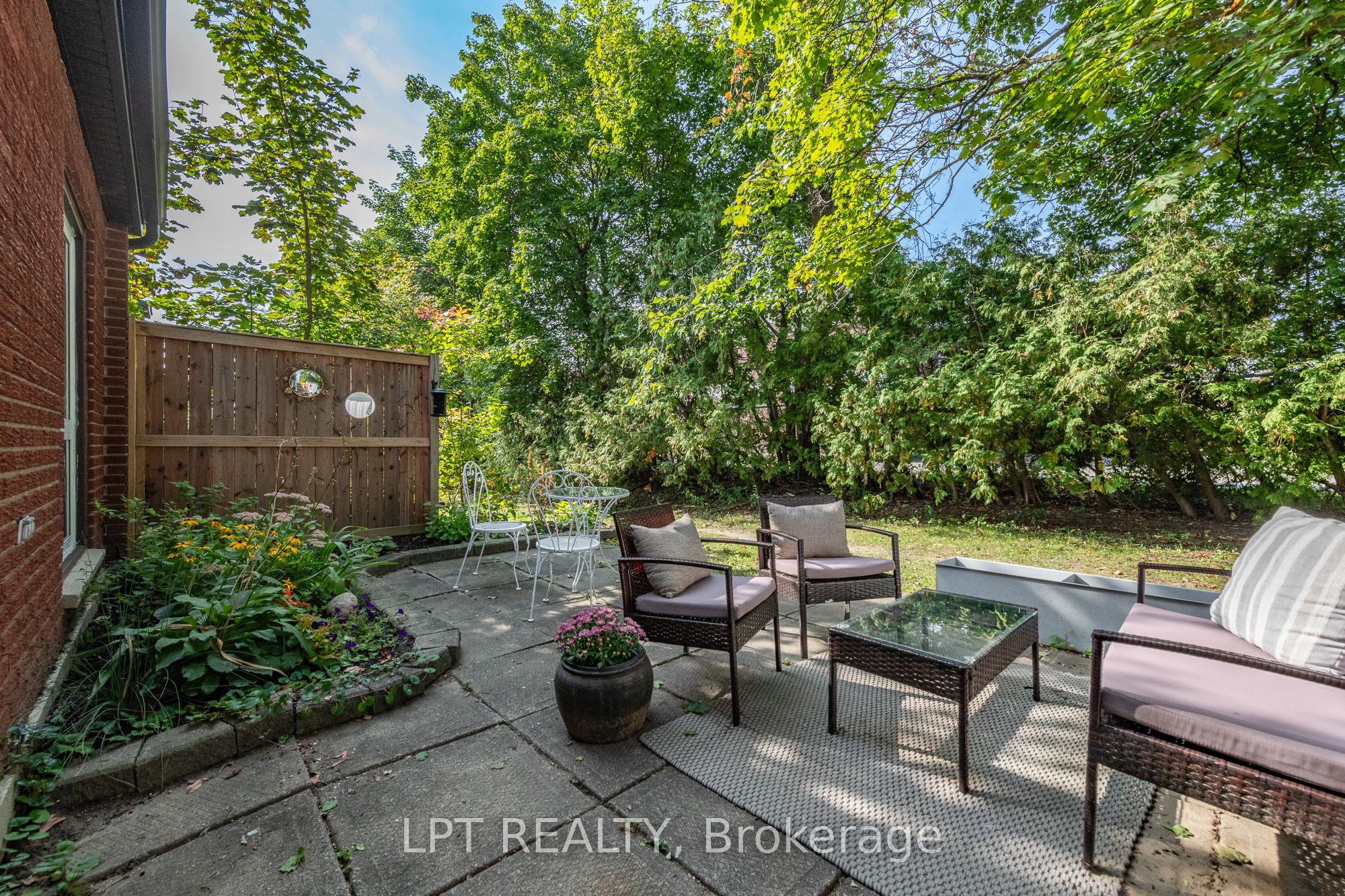 2080 Ogilvie Road 7j Property Photo 4