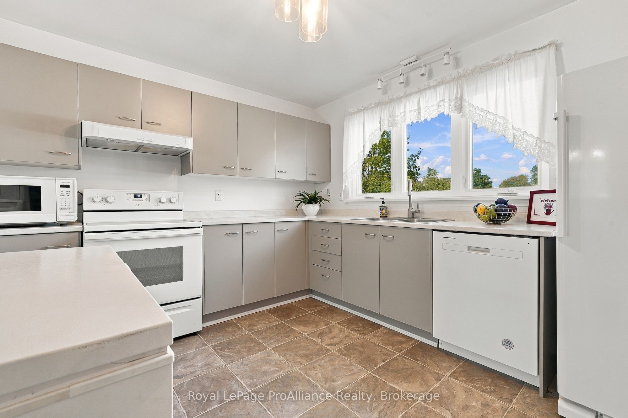 179 Herchimer Avenue 10 Property Photo 4