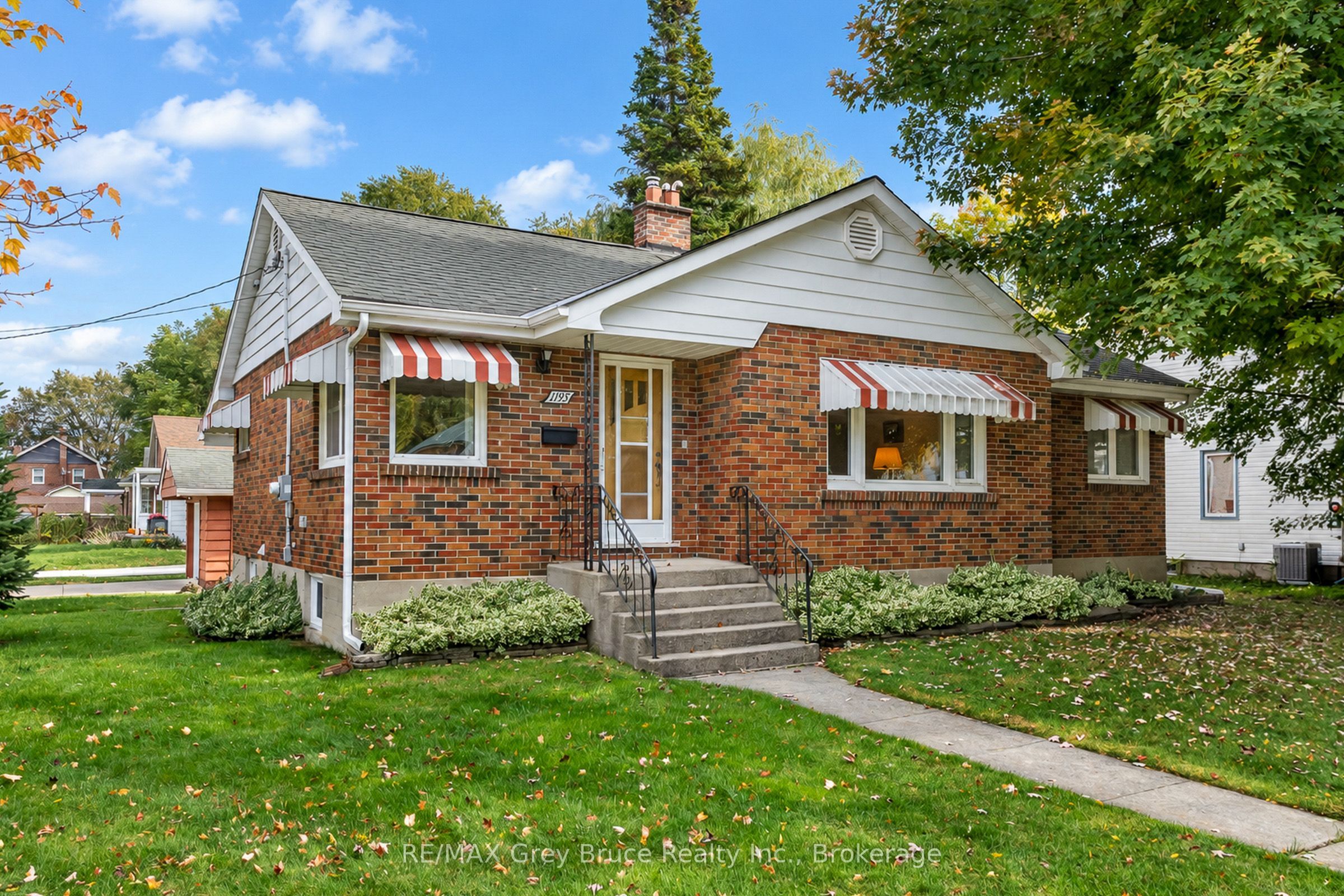 1195 4th Avenue W Property Photo 1