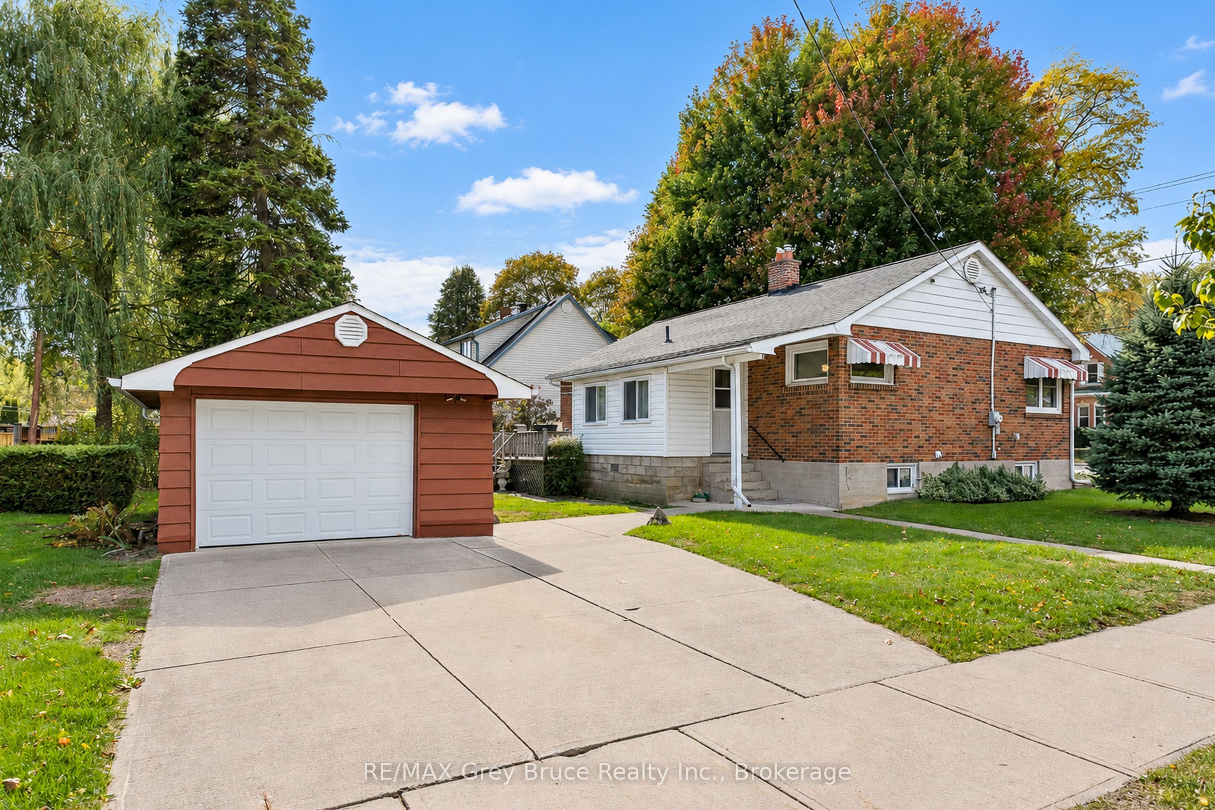 1195 4th Avenue W Property Photo 2