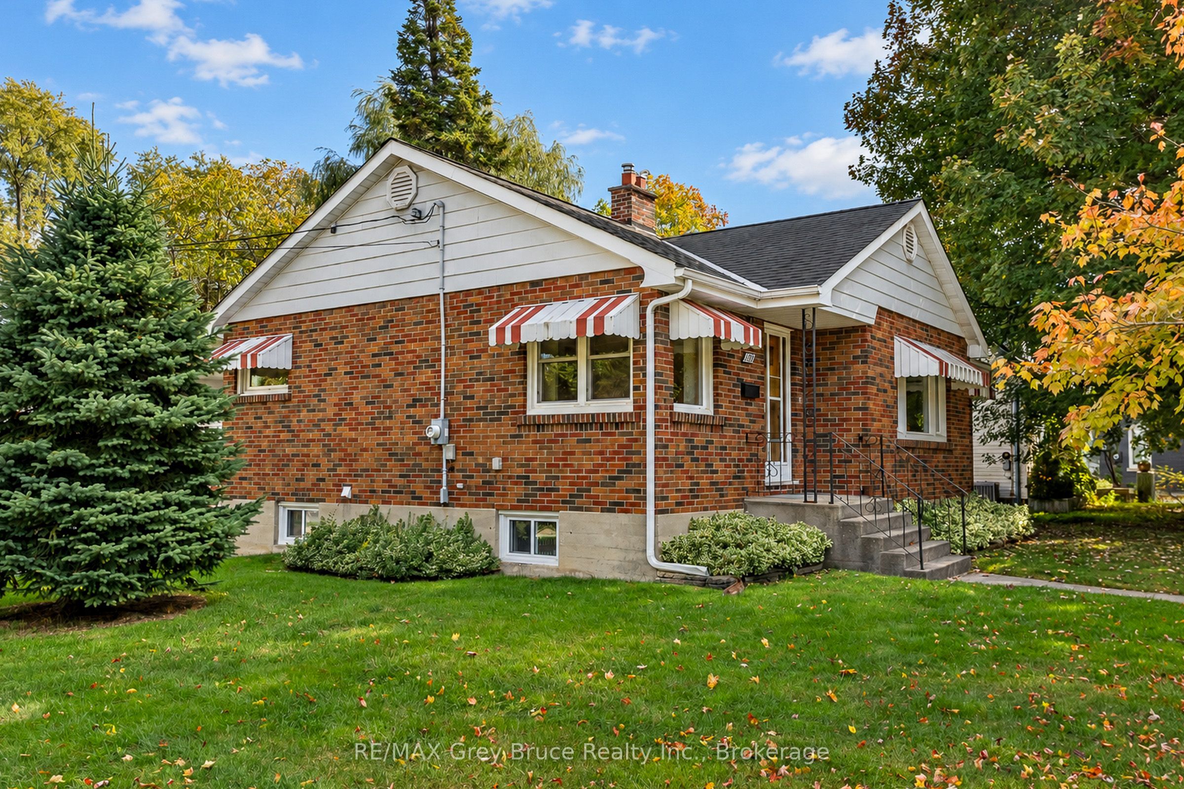 1195 4th Avenue W Property Photo 3