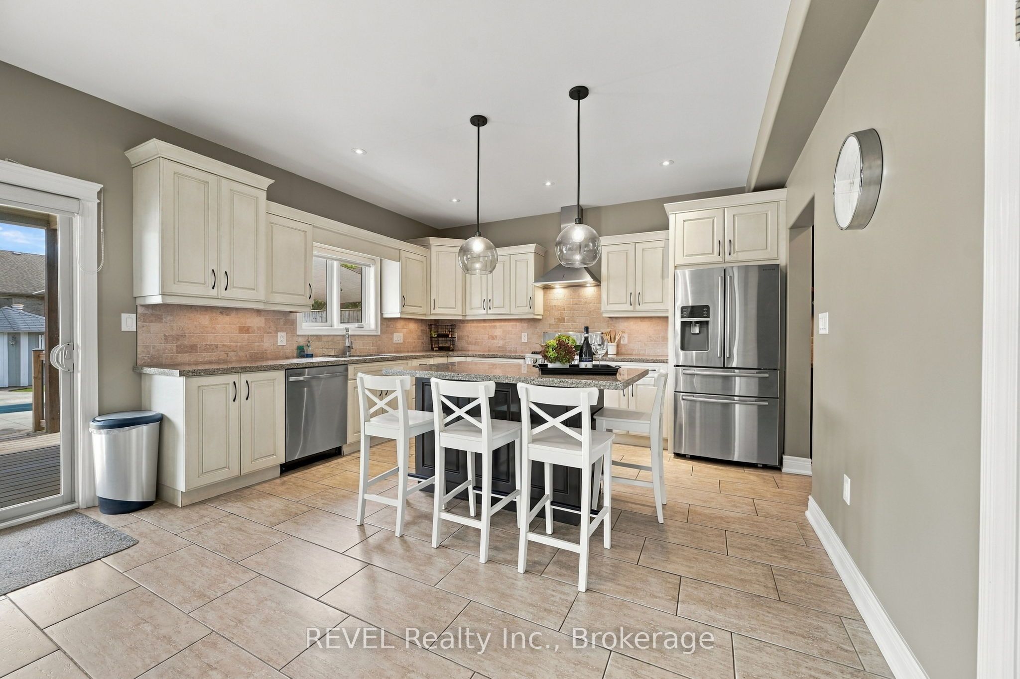 2504 Marinelli Drive Property Photo 13