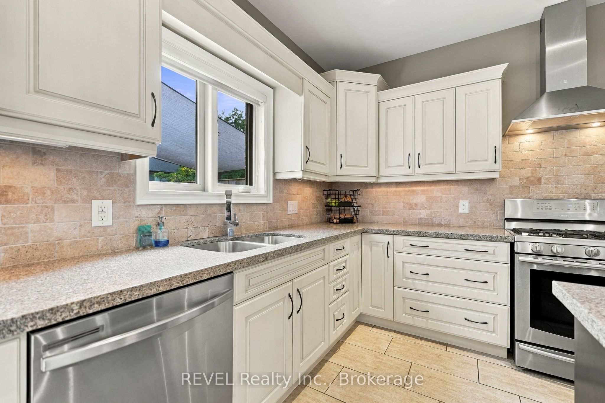 2504 Marinelli Drive Property Photo 15