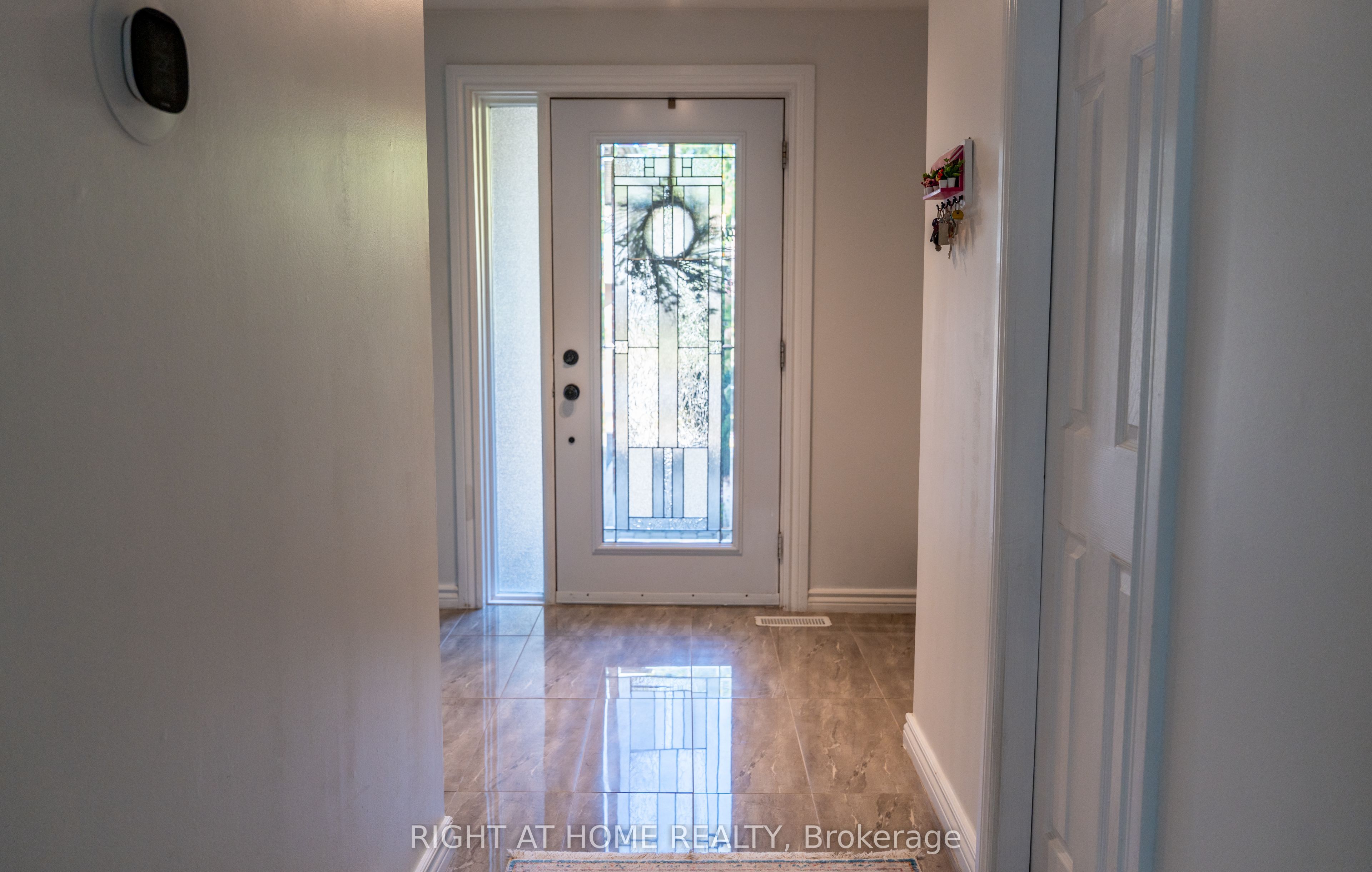 6080 Rivercrest Drive Property Photo 3