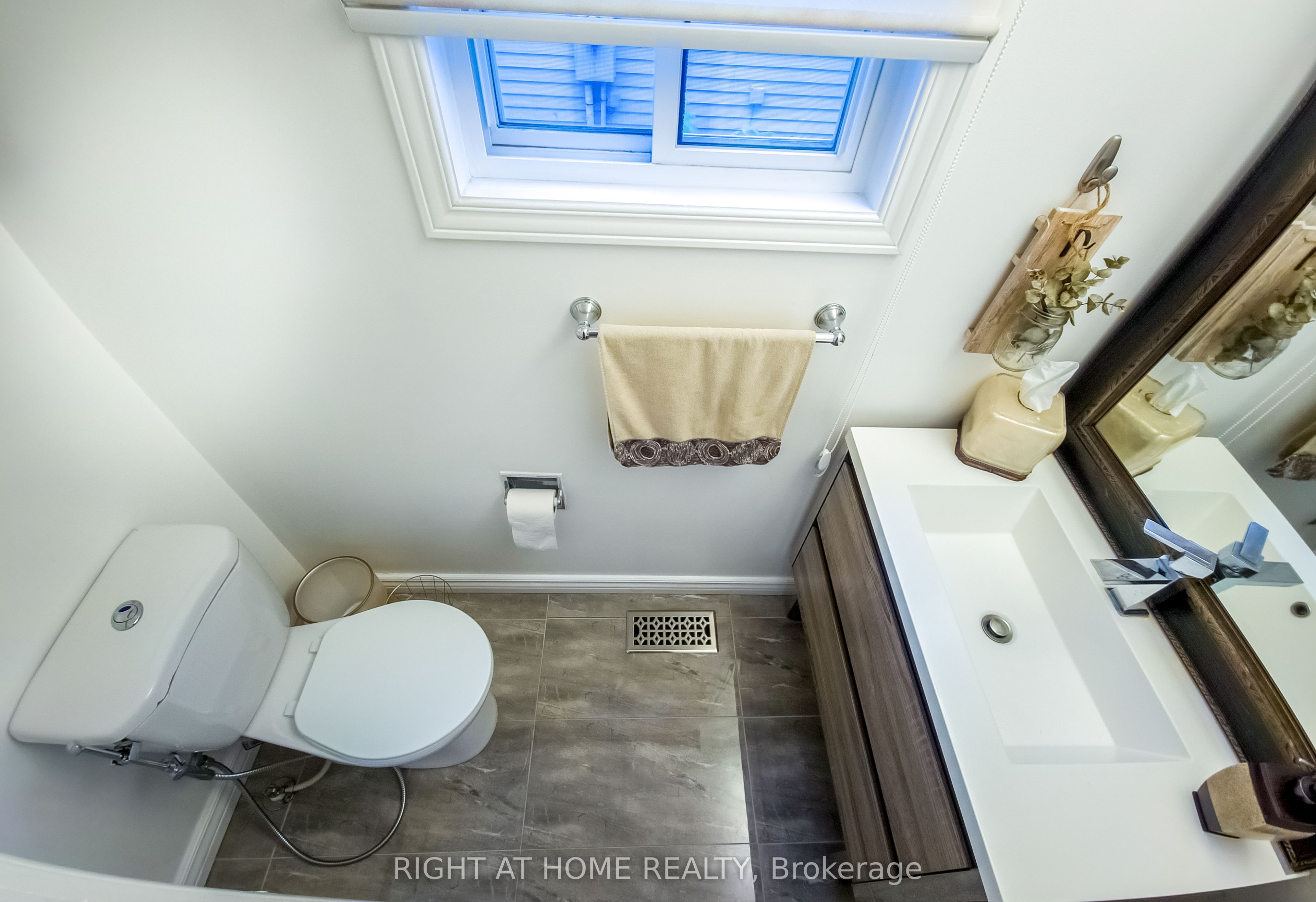 6080 Rivercrest Drive Property Photo 4