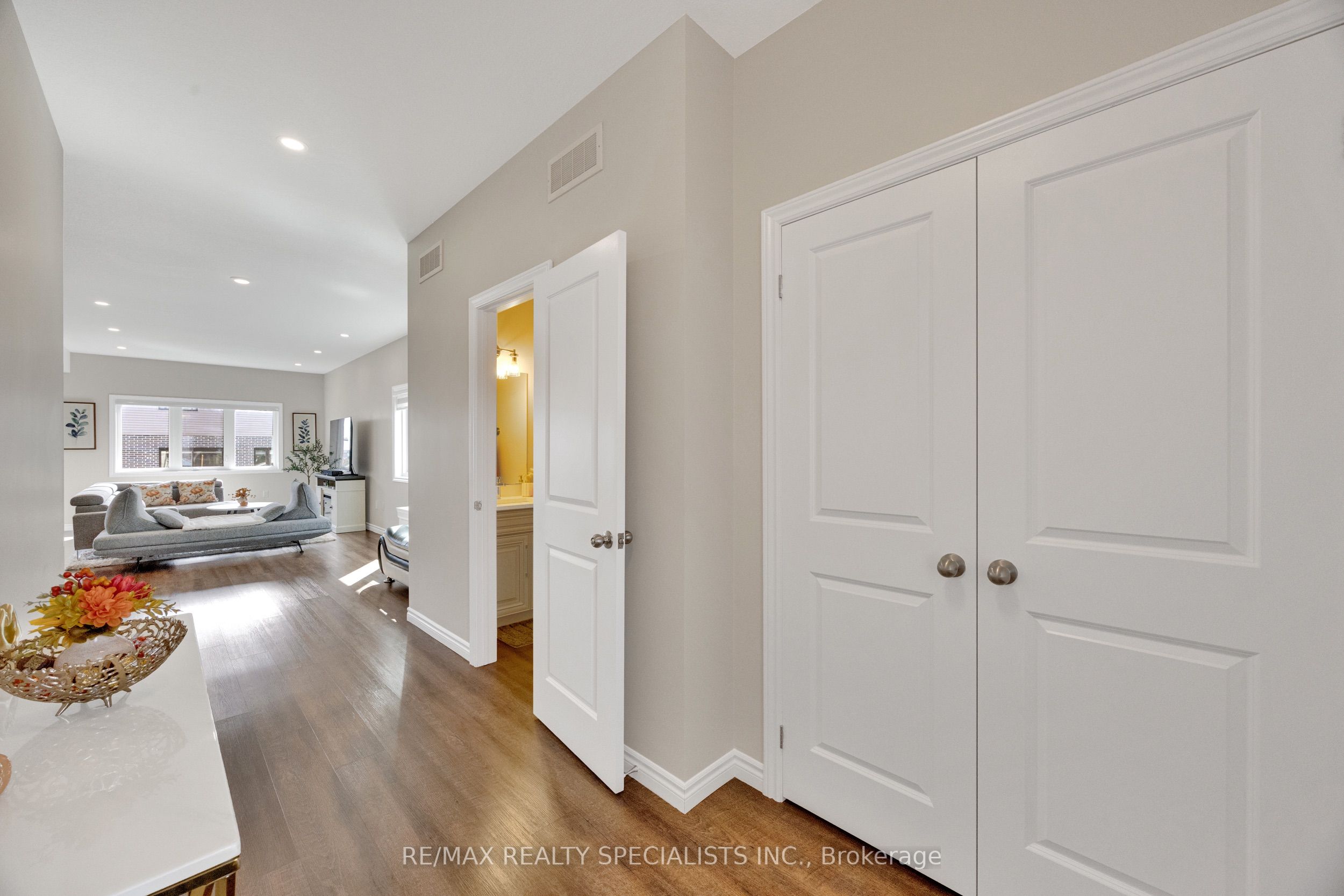 3600 Earlston Crossing E Property Photo 4