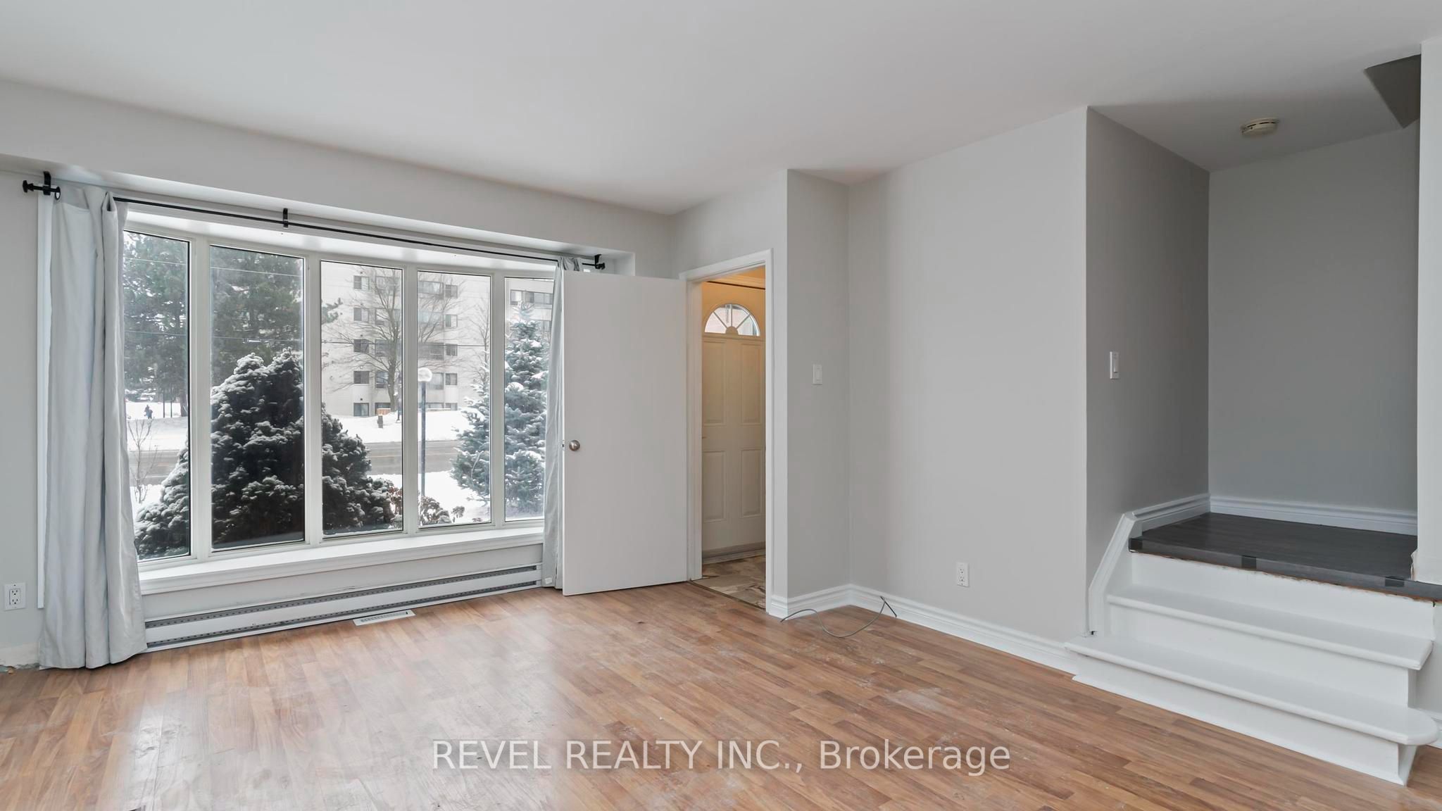 1137 Oxford Street W Property Photo 3