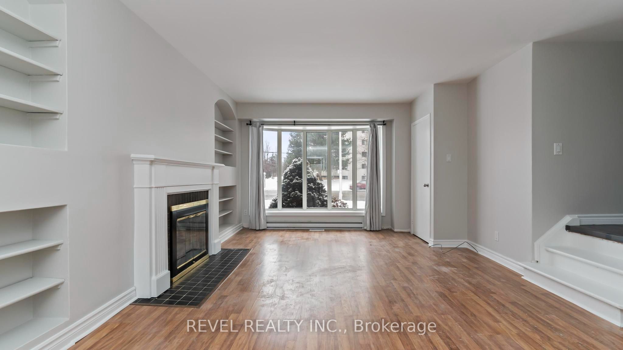 1137 Oxford Street W Property Photo 4
