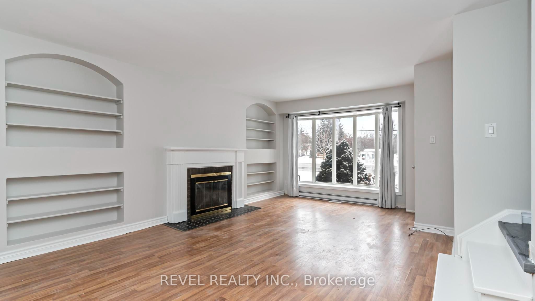 1137 Oxford Street W Property Photo 5