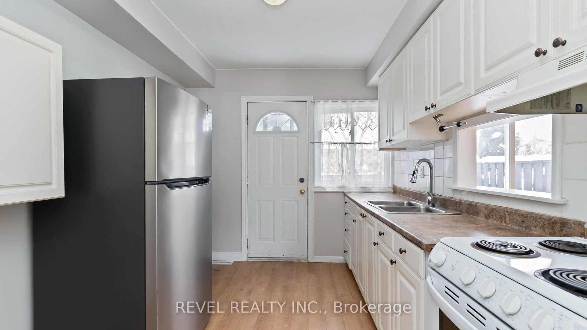 1137 Oxford Street W Property Photo 9