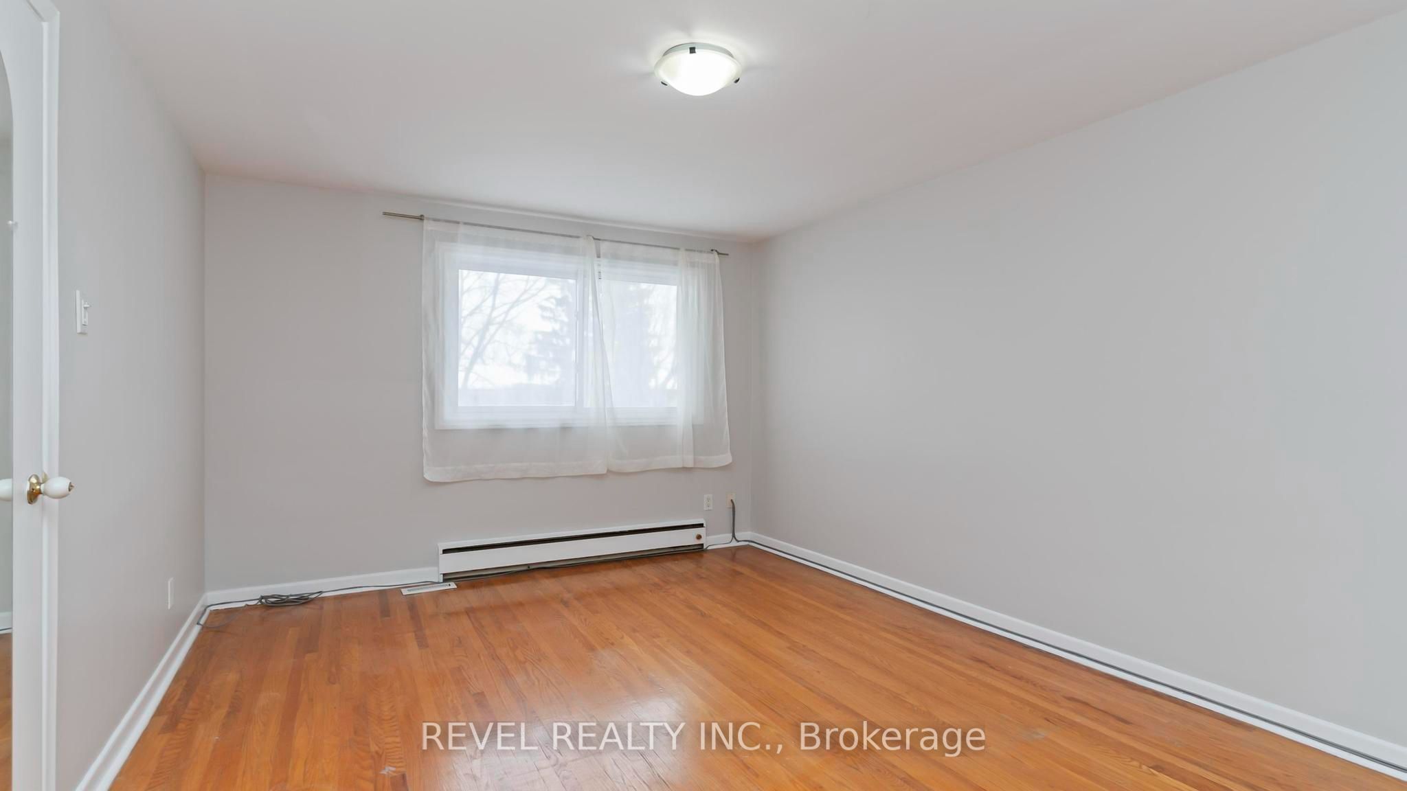 1137 Oxford Street W Property Photo 13