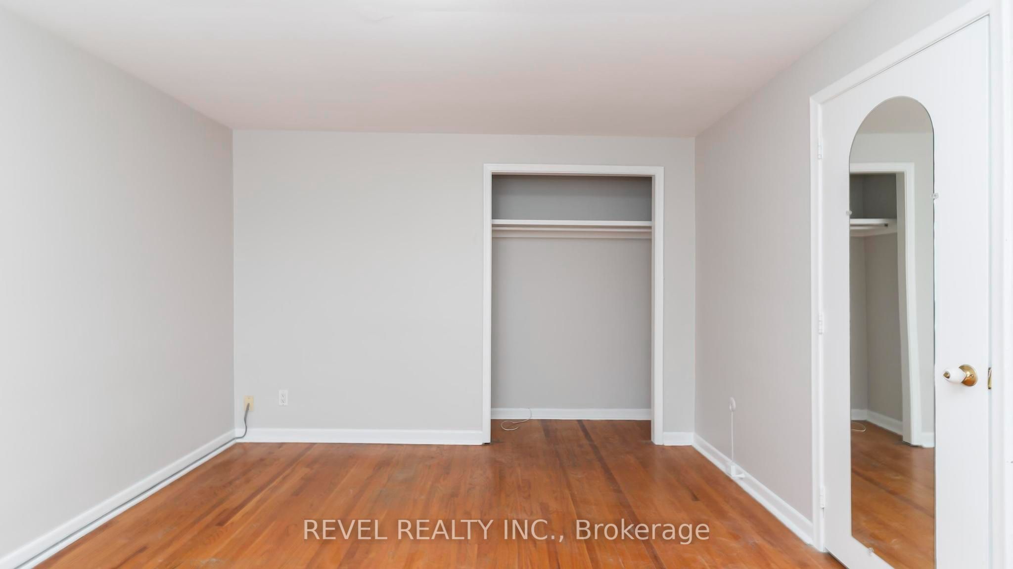 1137 Oxford Street W Property Photo 14