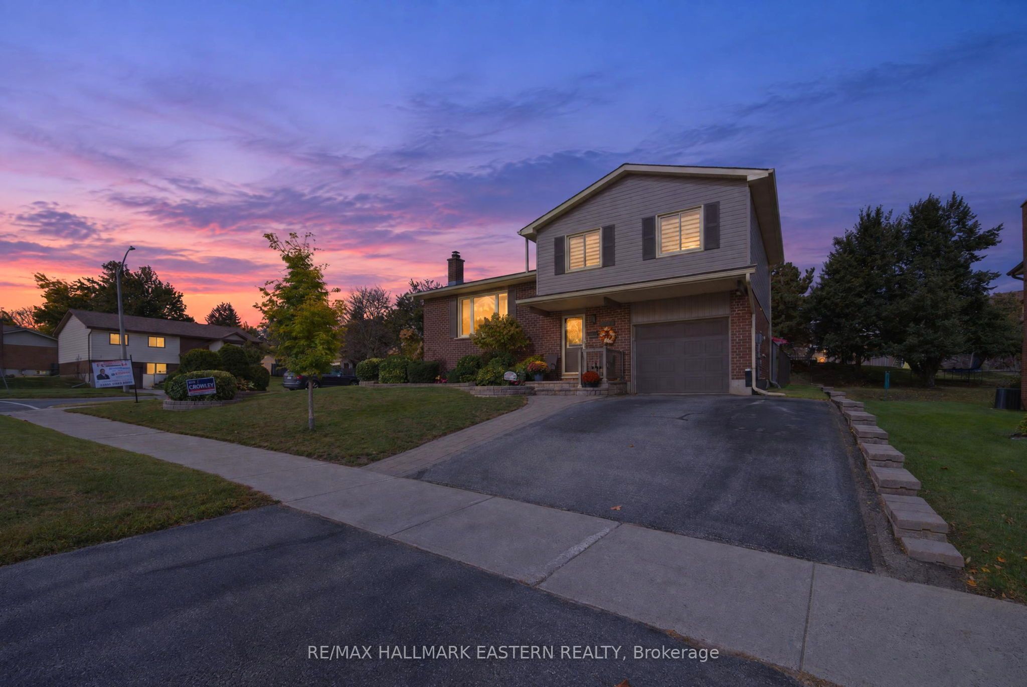 2296 Kawartha Heights Boulevard Property Photo 1