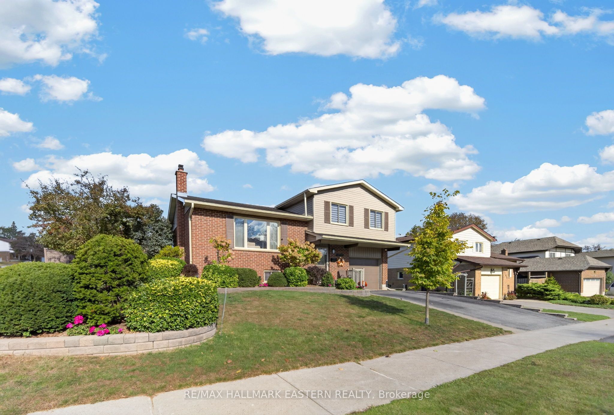 2296 Kawartha Heights Boulevard Property Photo 1
