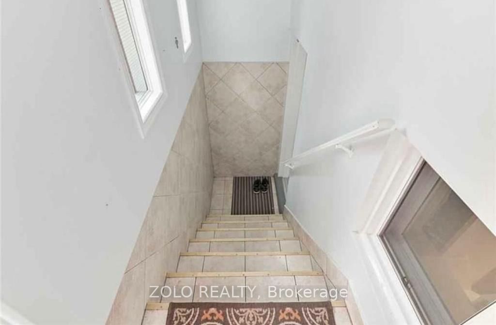 1 Garrow Drive W Lower Property Photo 5