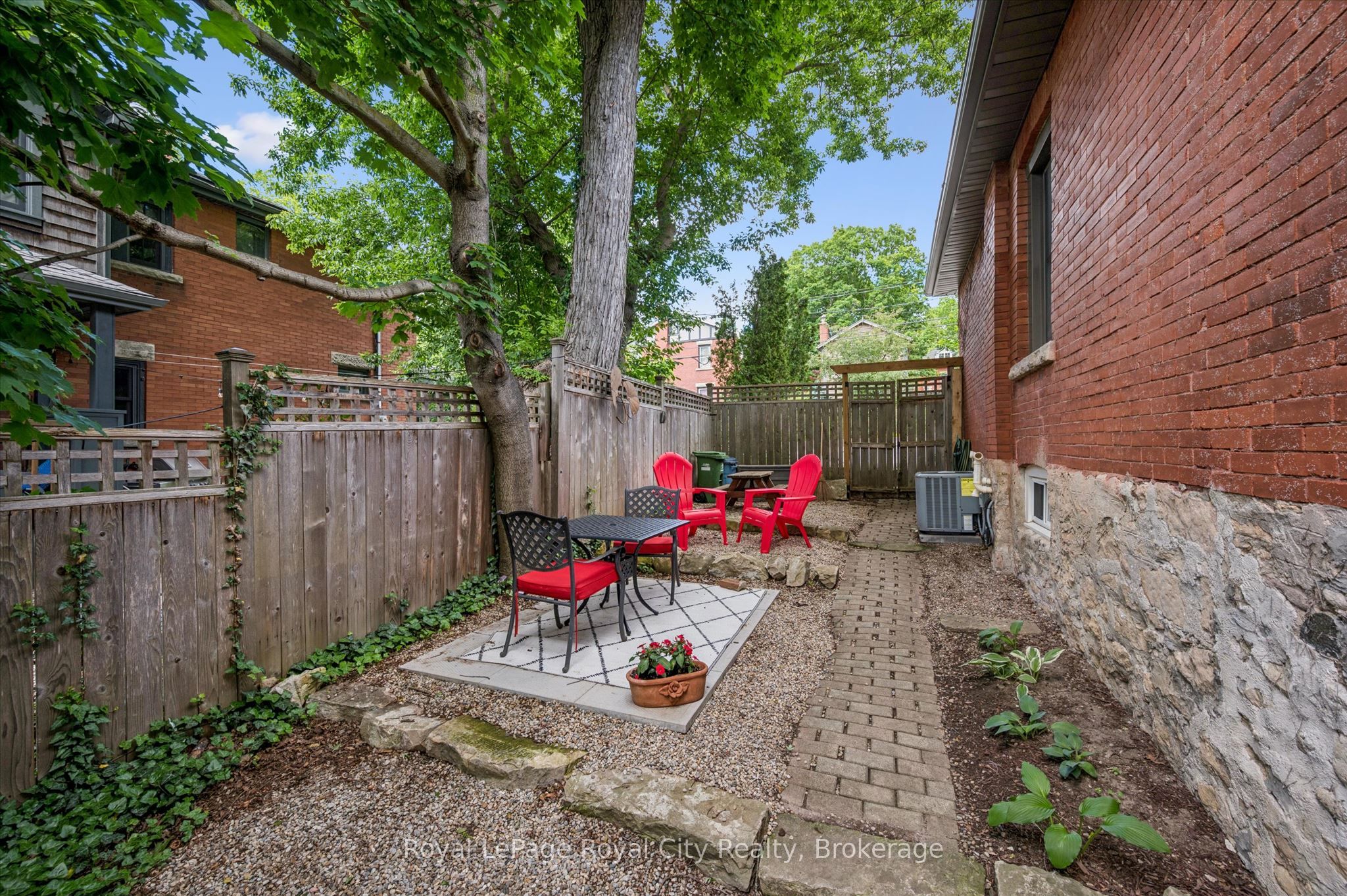164 King Street Property Photo 39