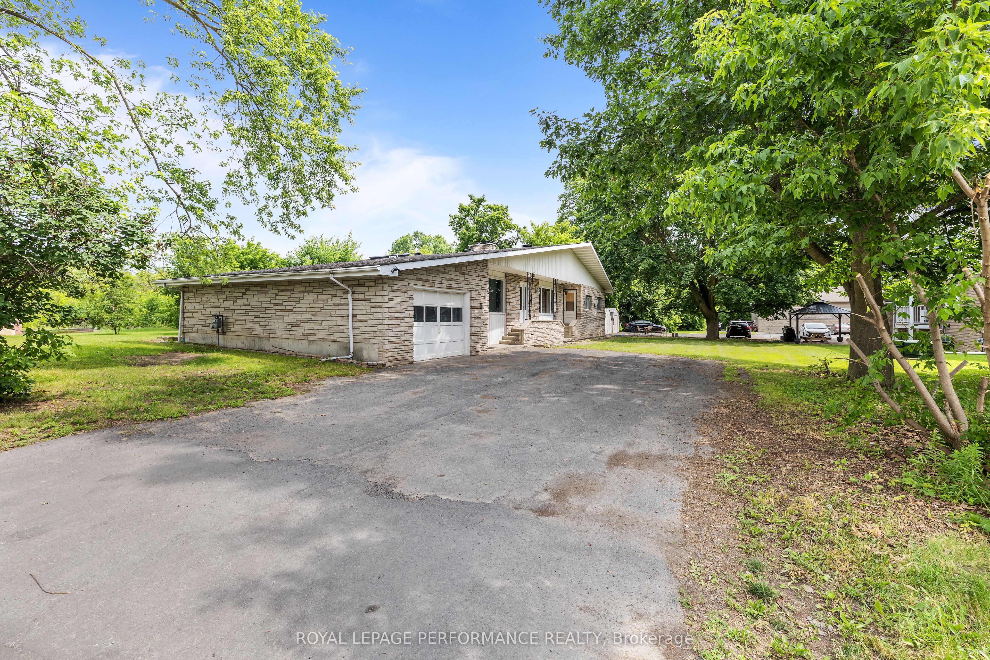 438 Voyageur Place Property Photo 2