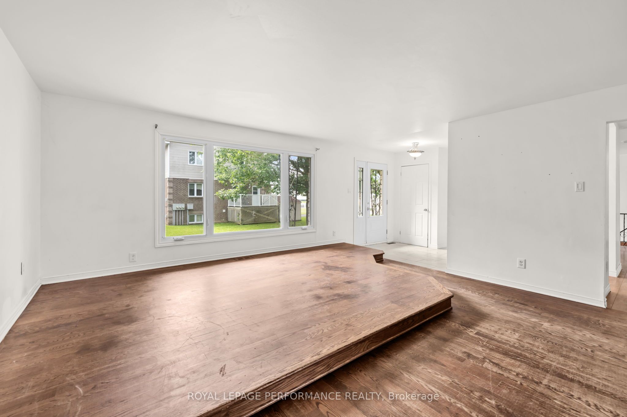 438 Voyageur Place Property Photo 11