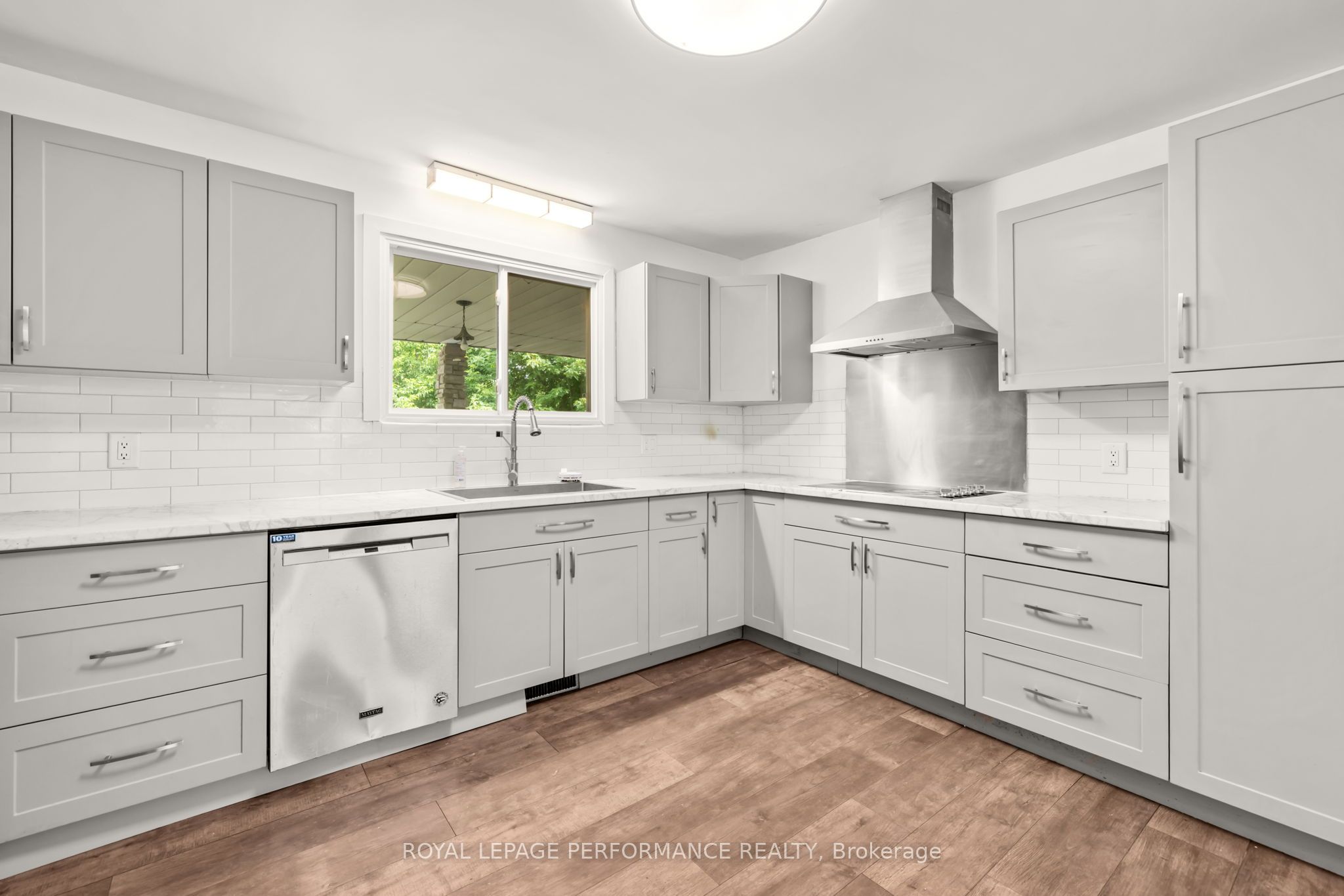 438 Voyageur Place Property Photo 22