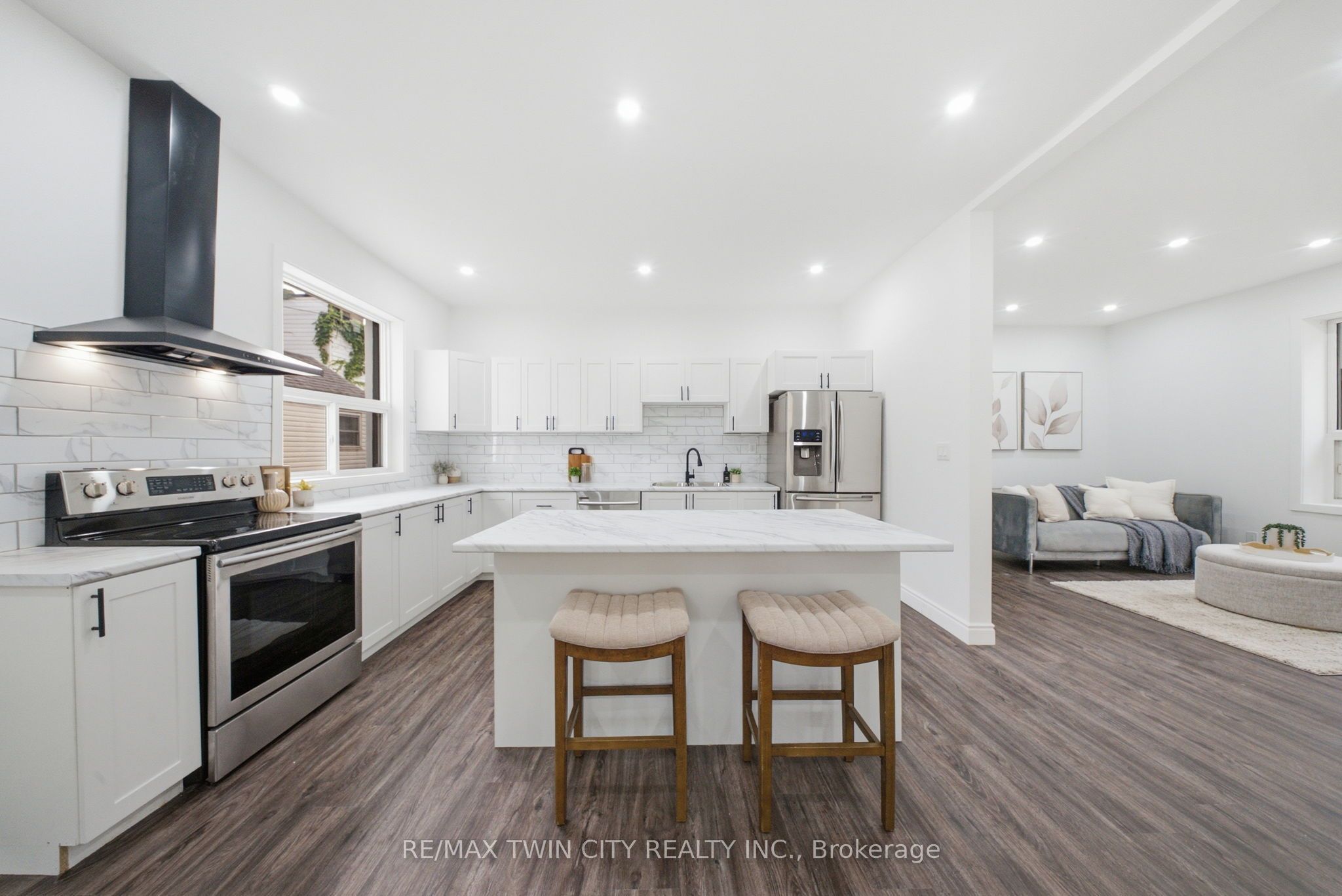 42 Peel Street Property Photo 7