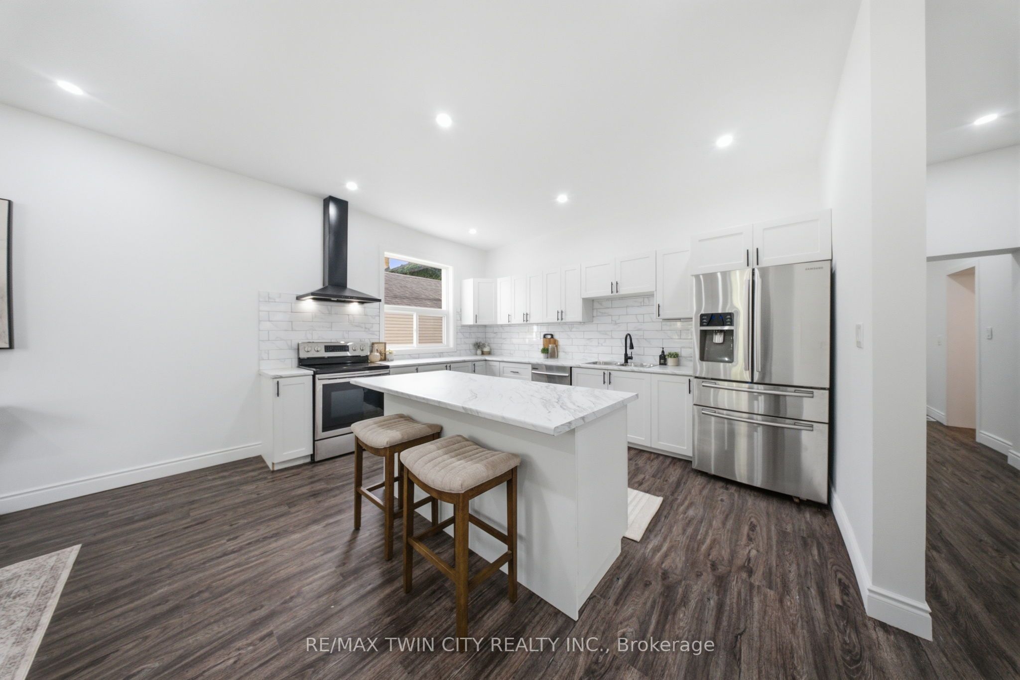 42 Peel Street Property Photo 9