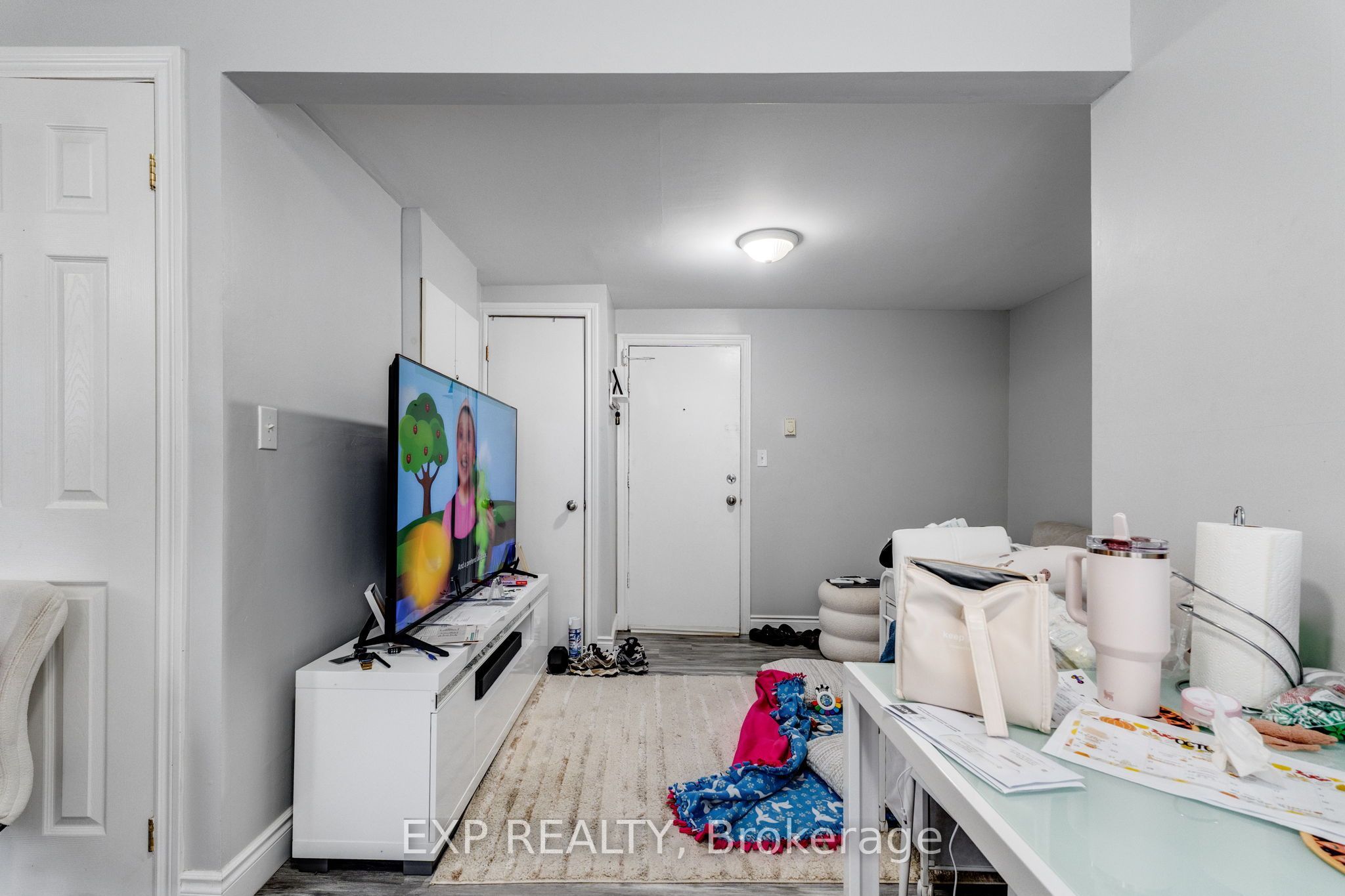 241 Grand Avenue E Property Photo 10