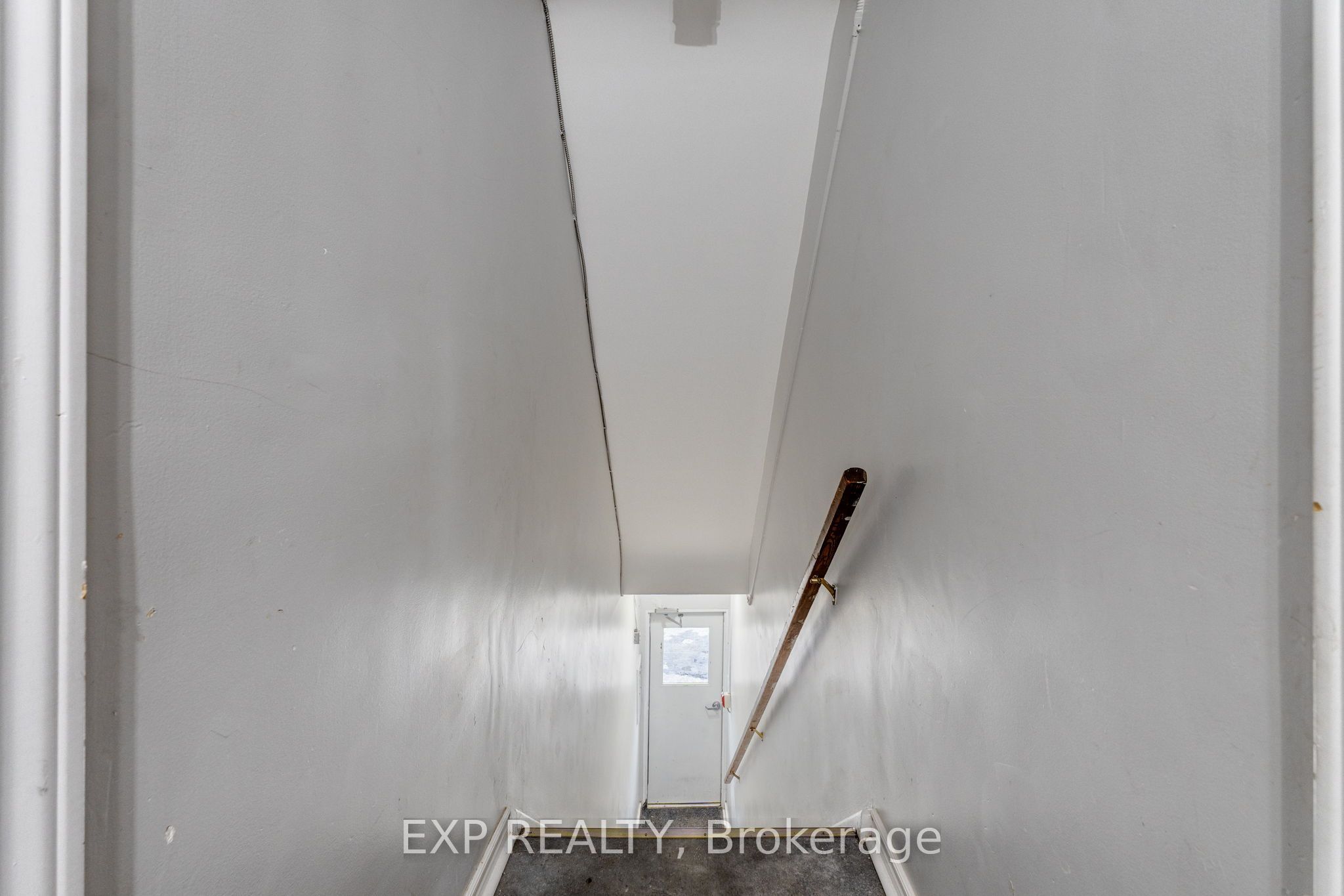 241 Grand Avenue E Property Photo 11