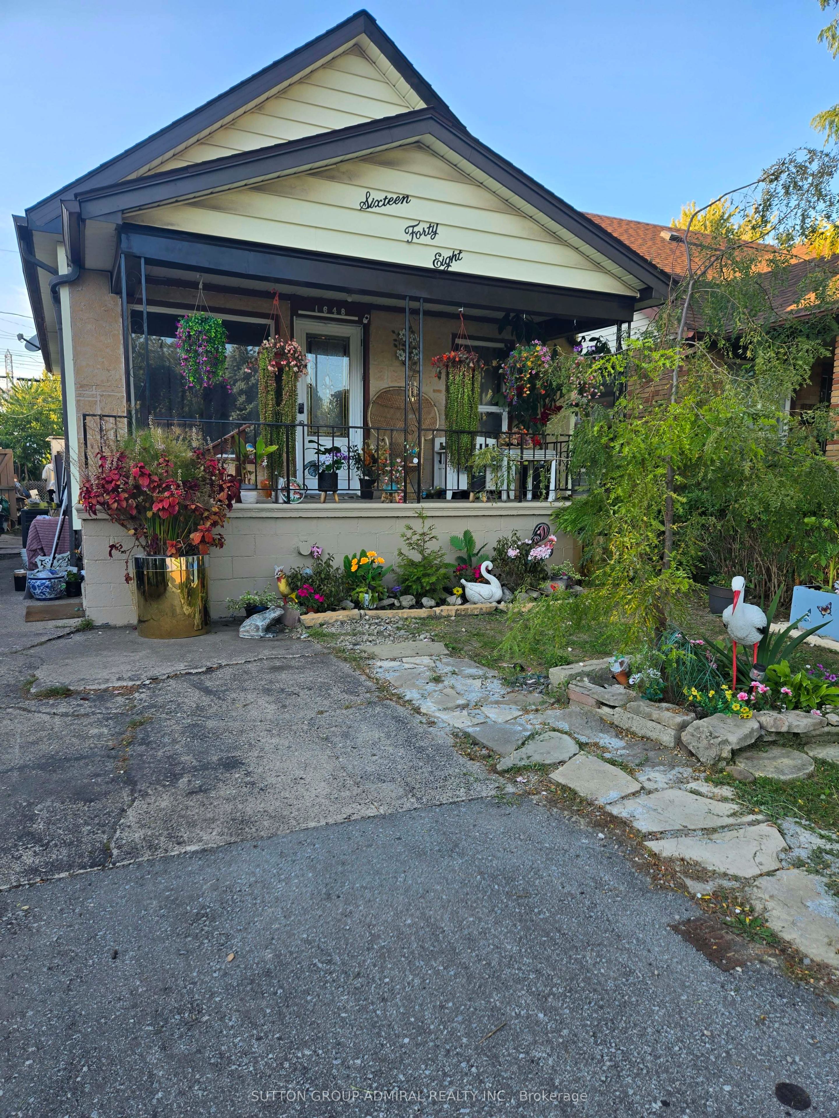 1648 Laing Street Property Photo 2