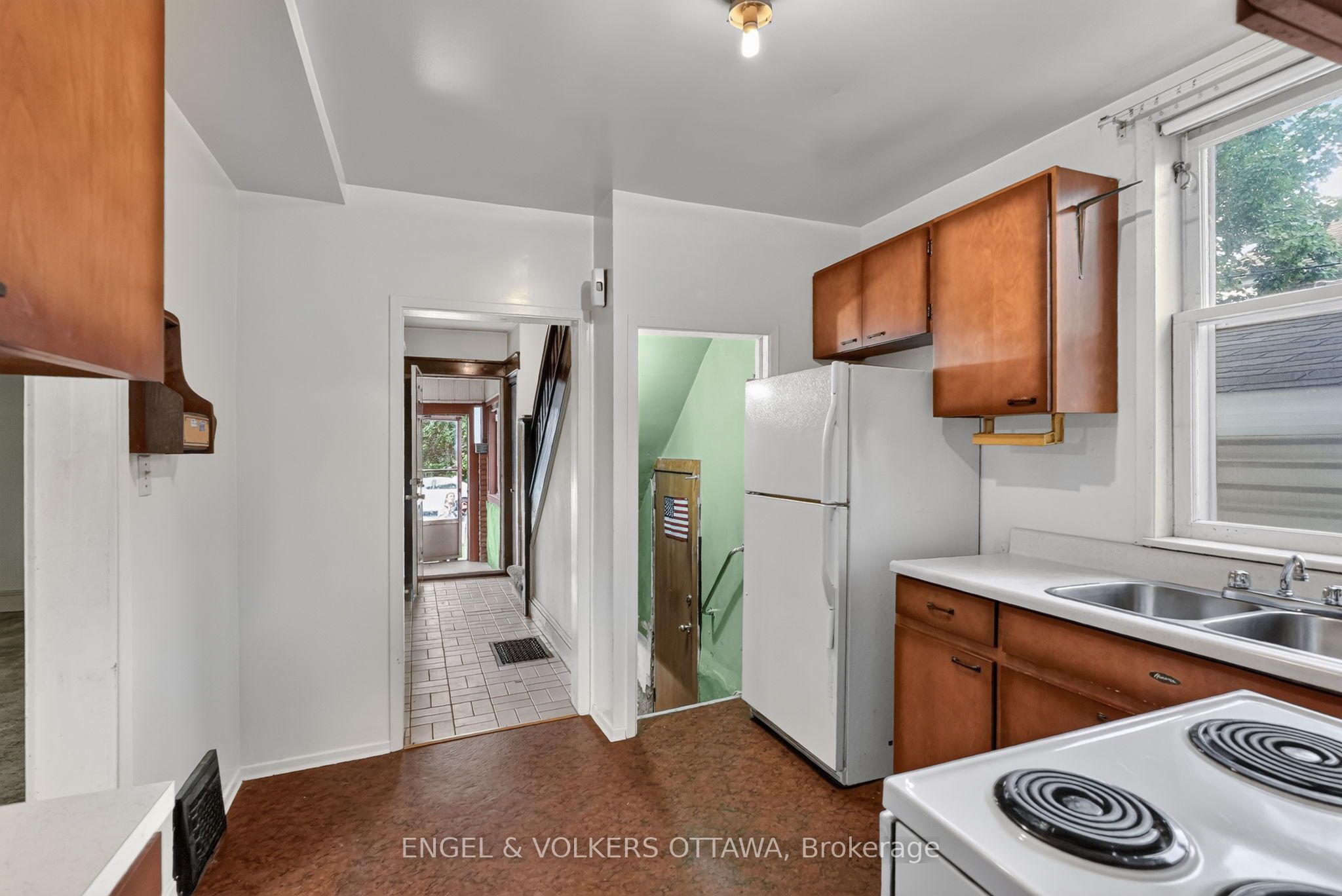 9 Geneva Street Property Photo 5