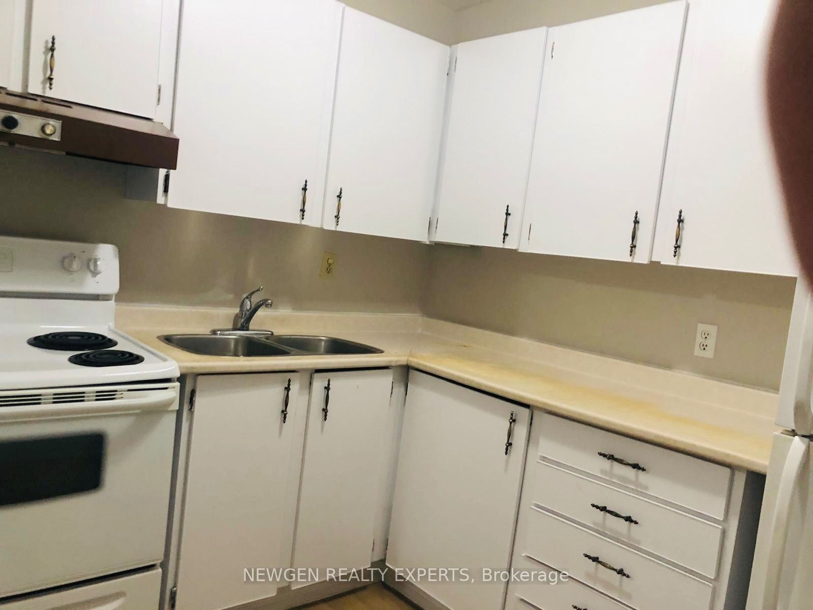 563 Mornington Avenue 606 Property Photo 15