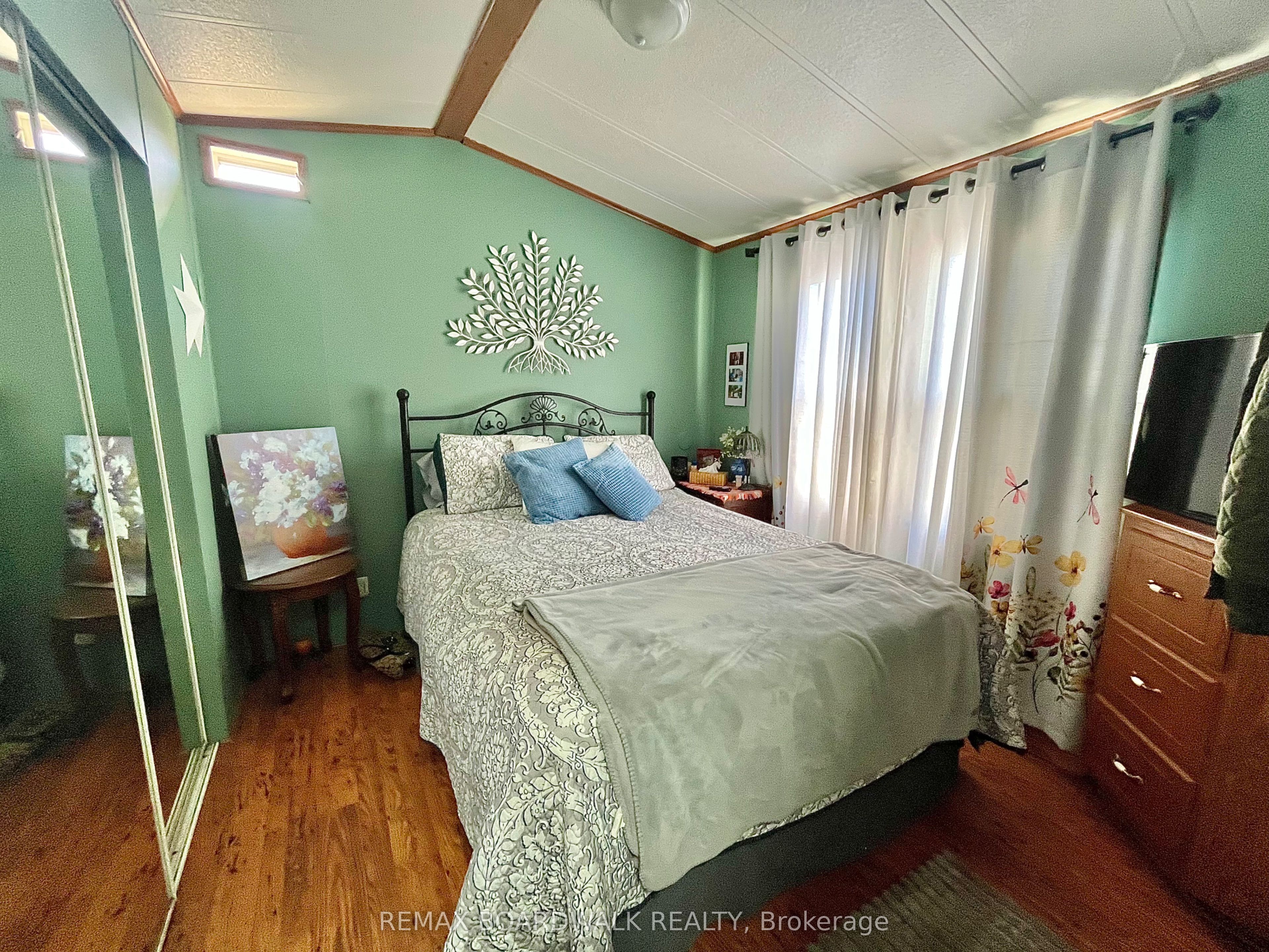 1 Mireille Private Property Photo 9