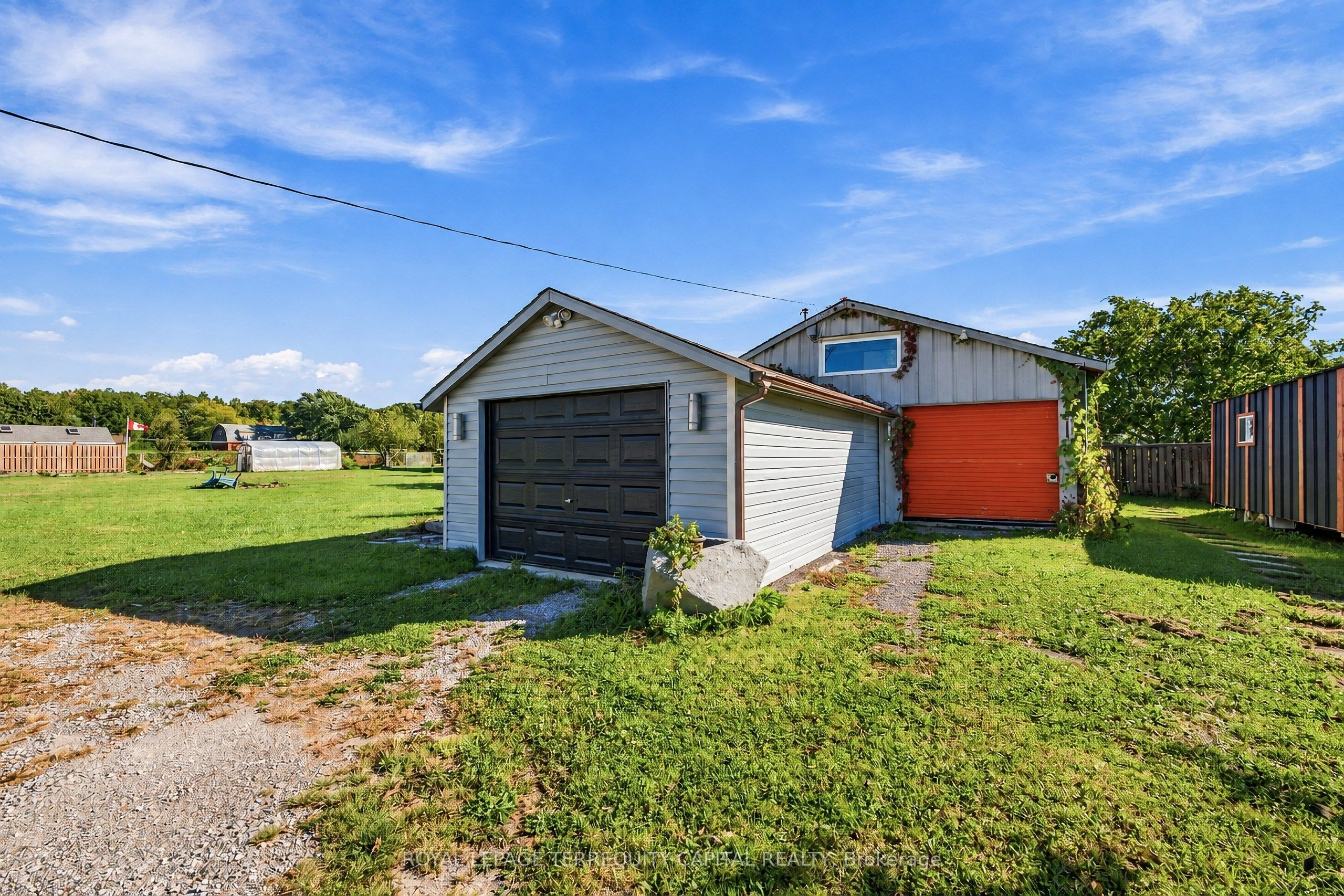 165 East West Line Property Photo 38