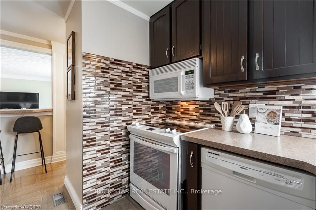 22 Fernwood Crescent Property Photo 8