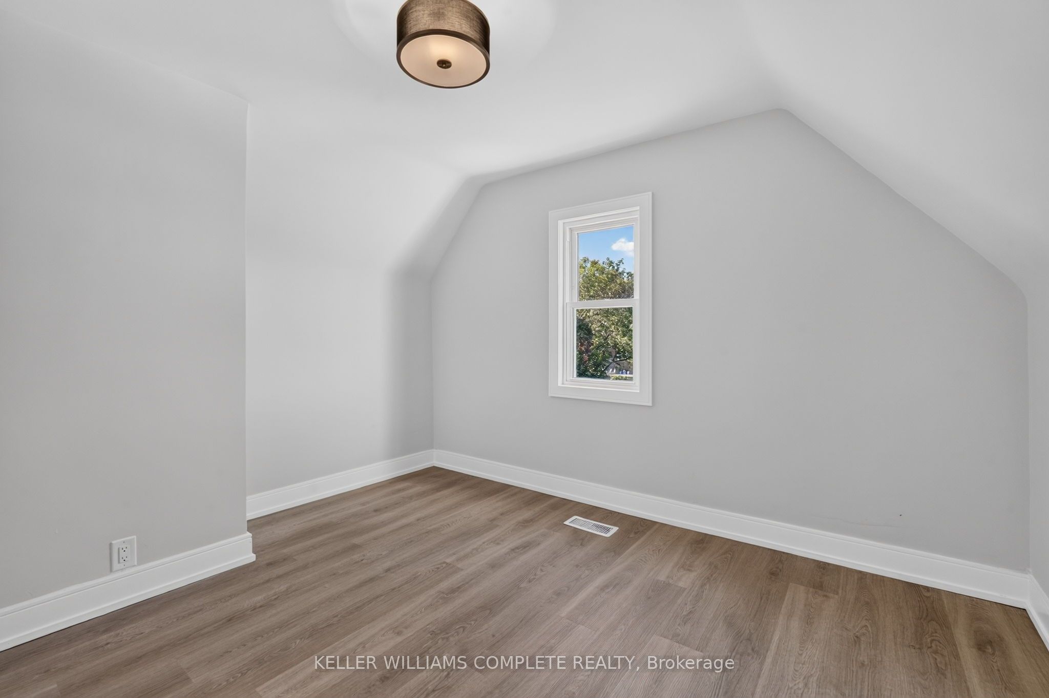215 Paling Avenue Property Photo 35