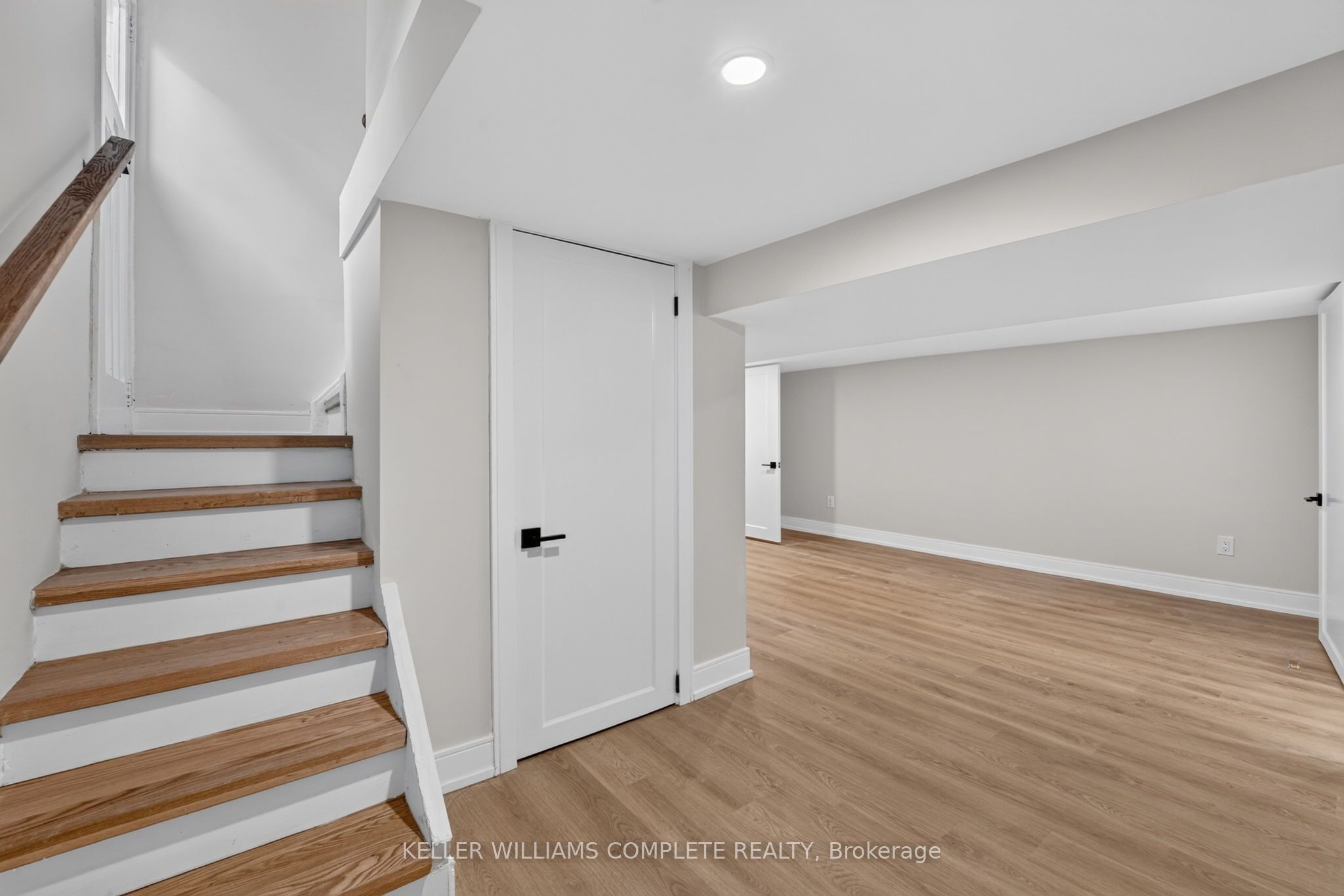 215 Paling Avenue Property Photo 36