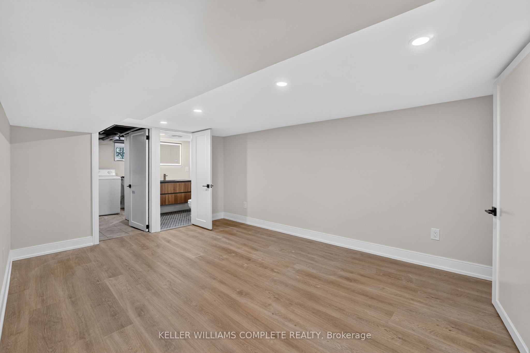 215 Paling Avenue Property Photo 38