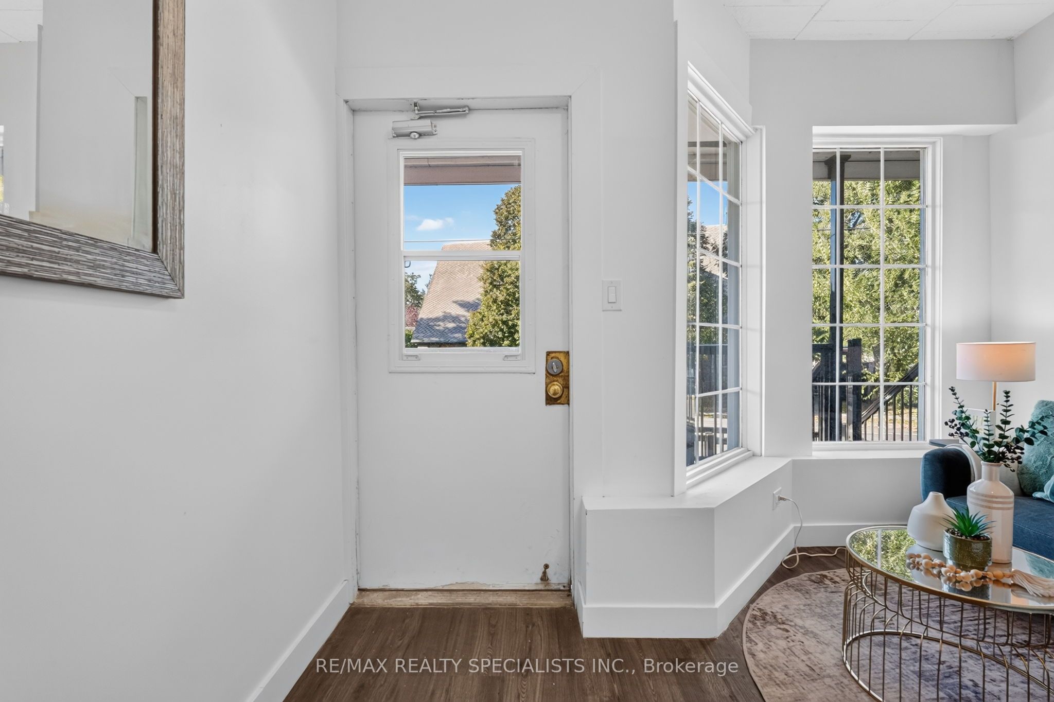 44 Queenston Street 11 Property Photo 2