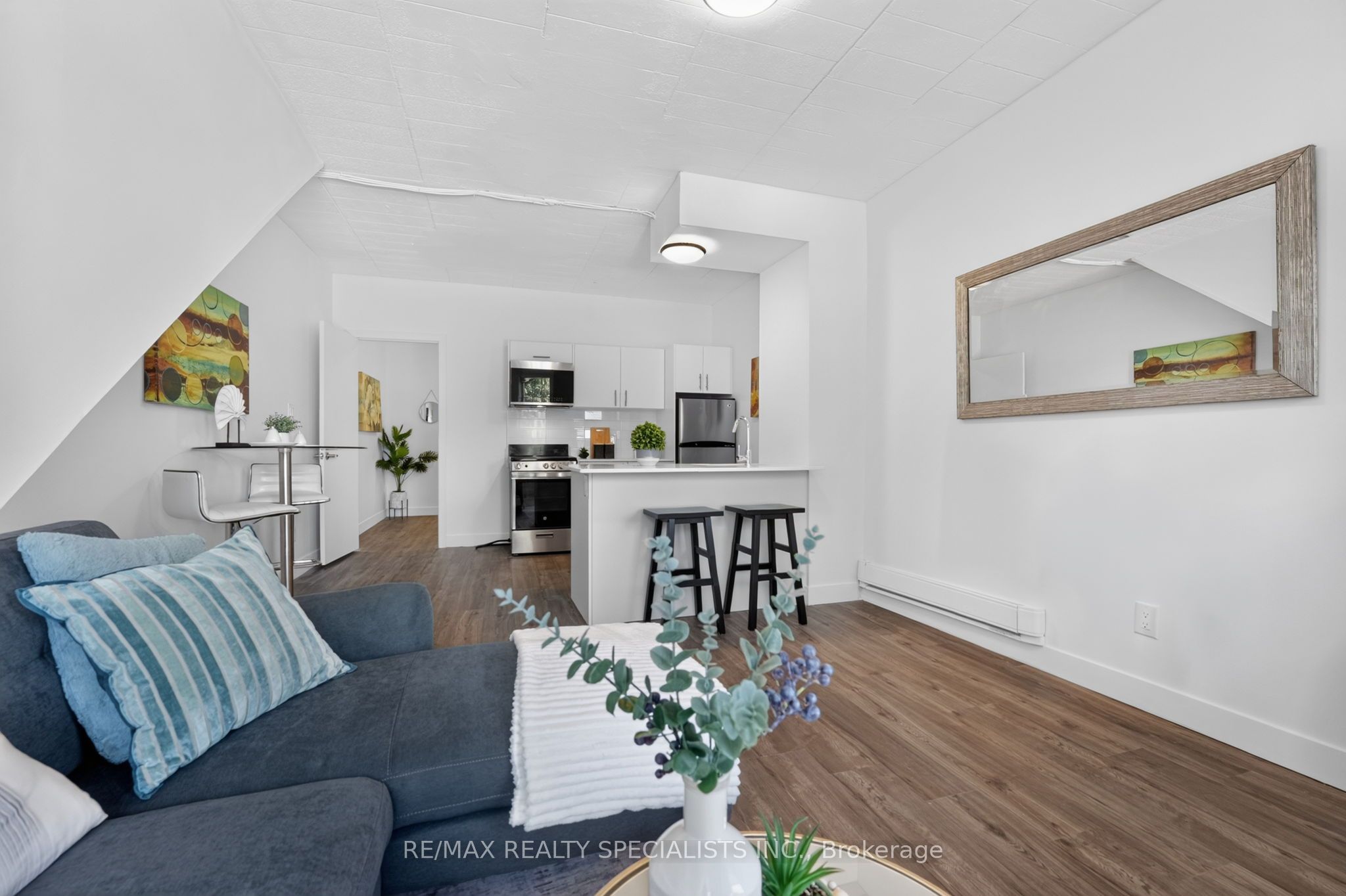 44 Queenston Street 11 Property Photo 5