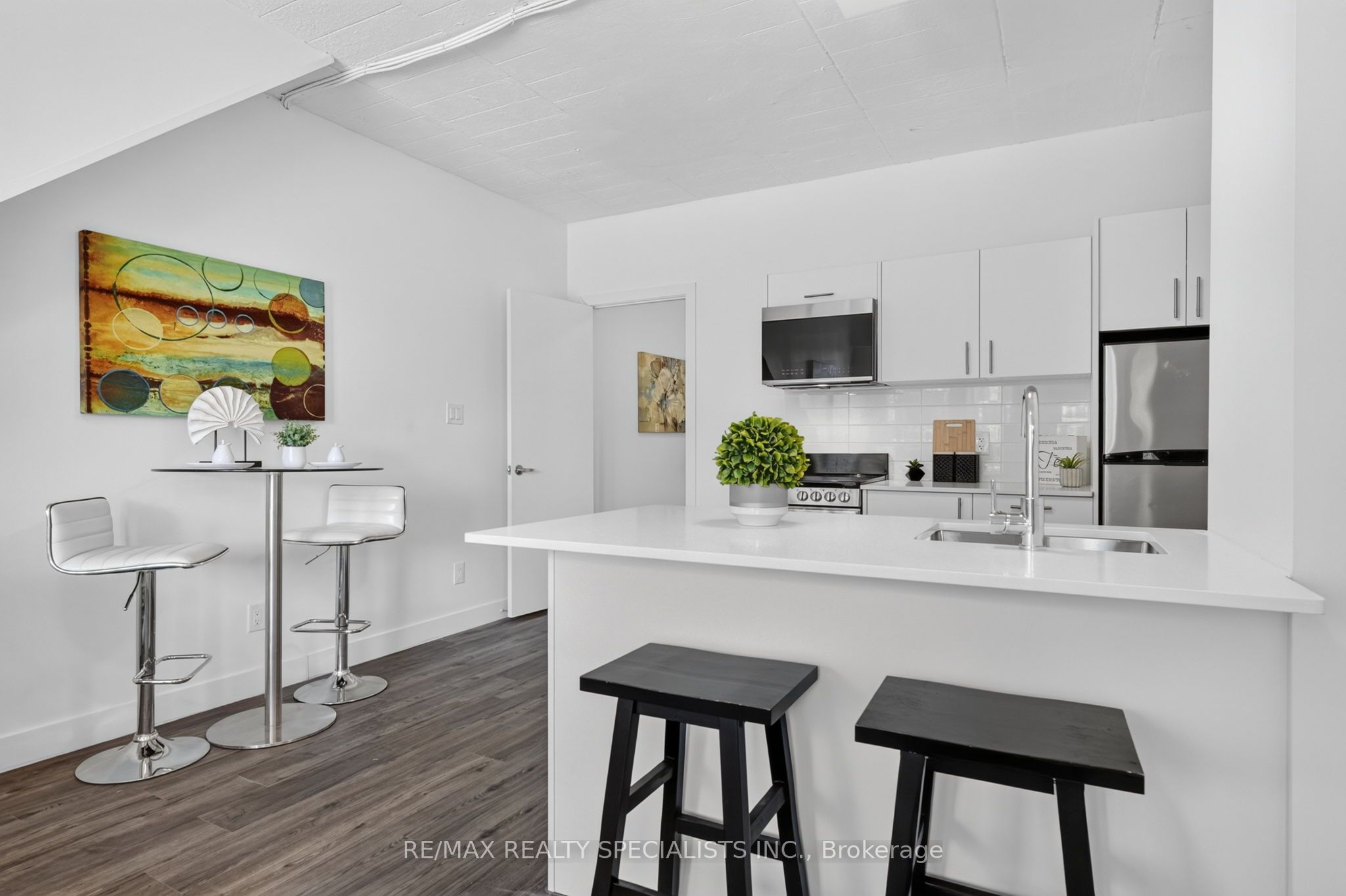 44 Queenston Street 11 Property Photo 6