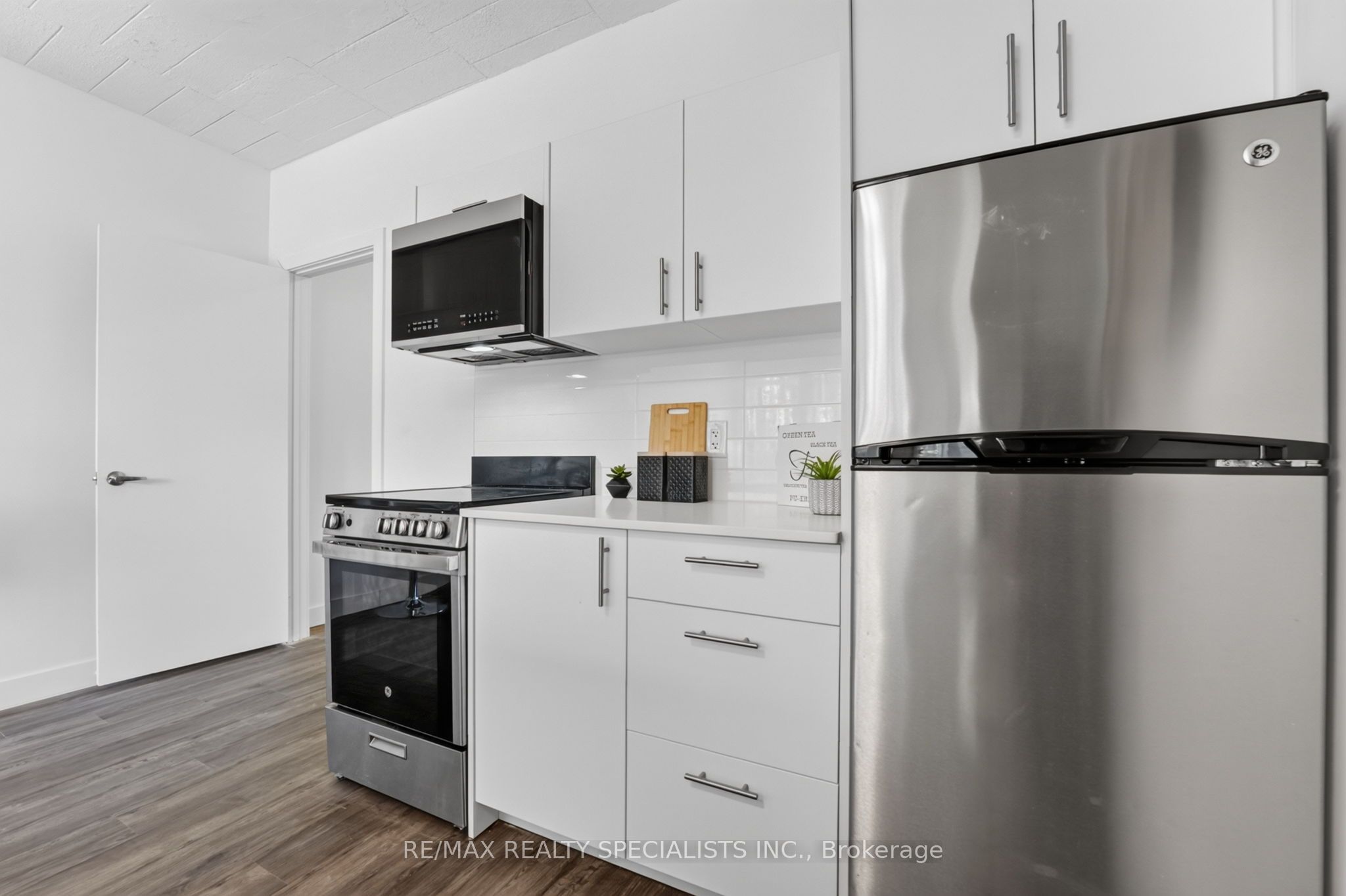 44 Queenston Street 11 Property Photo 11