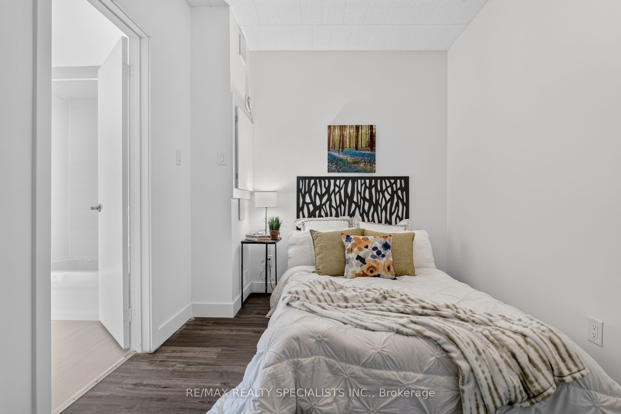 44 Queenston Street 11 Property Photo 13
