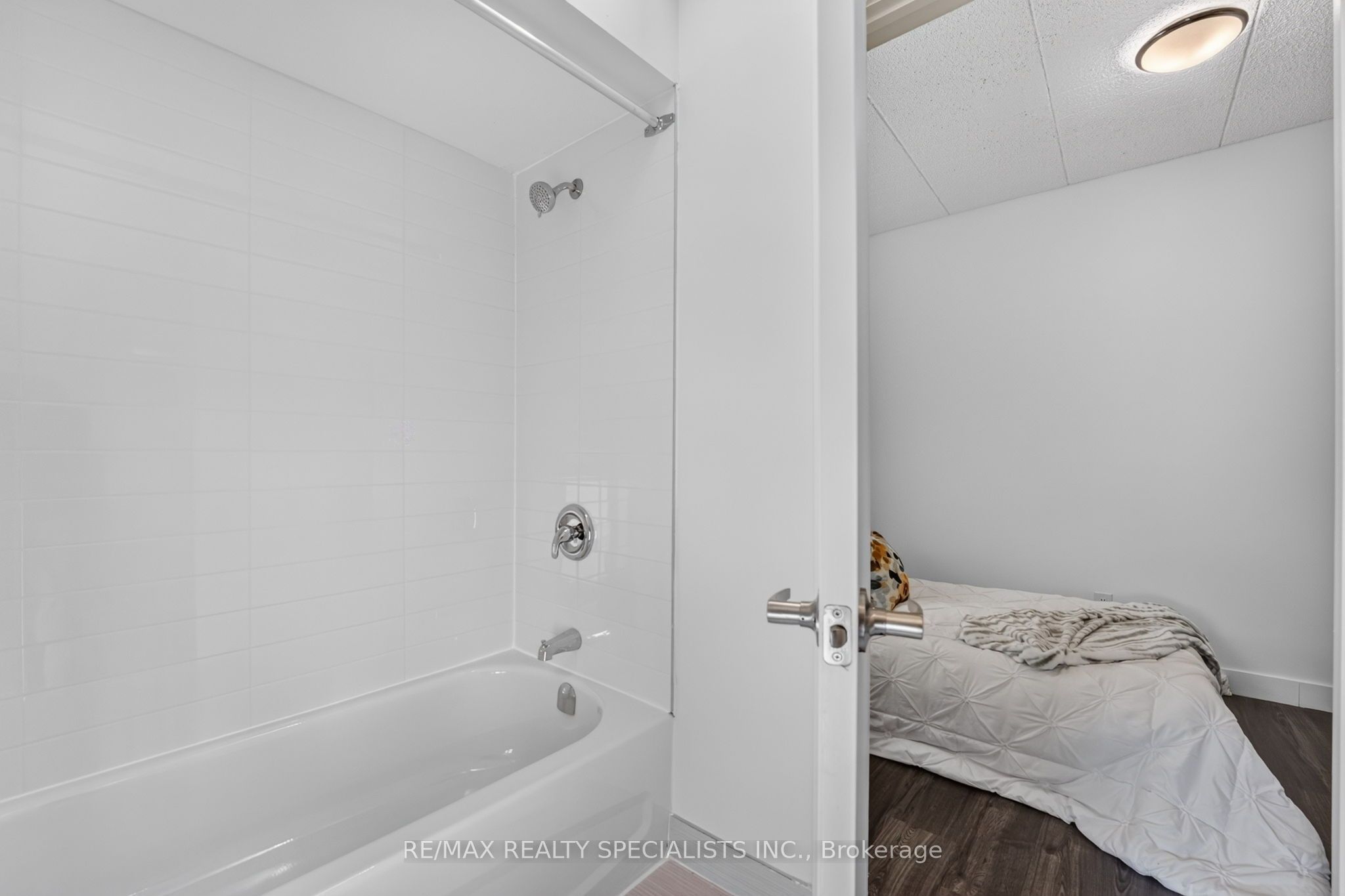 44 Queenston Street 11 Property Photo 15