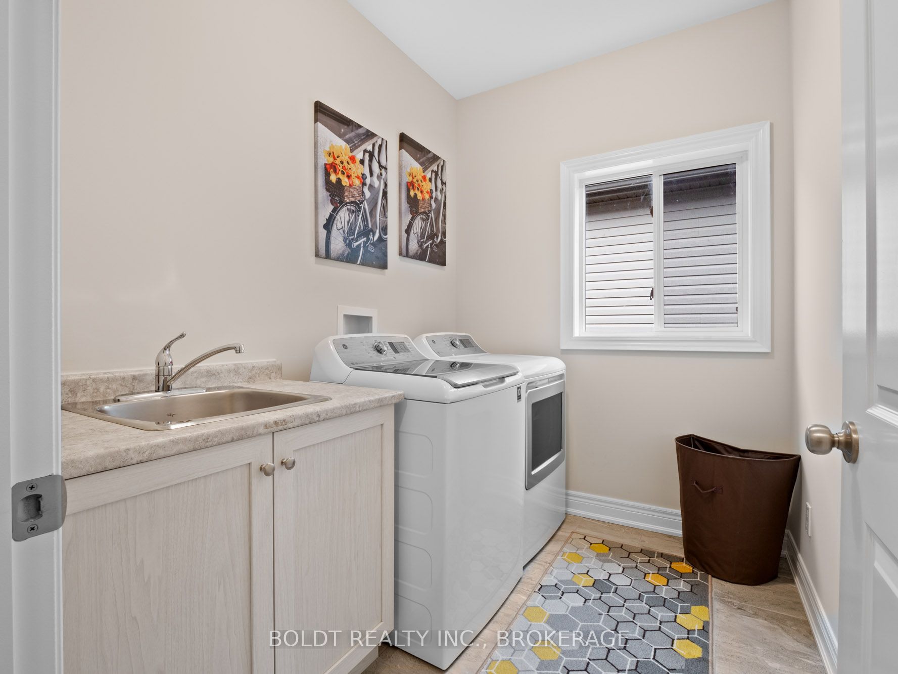 412 Hummel Crescent Property Photo 16