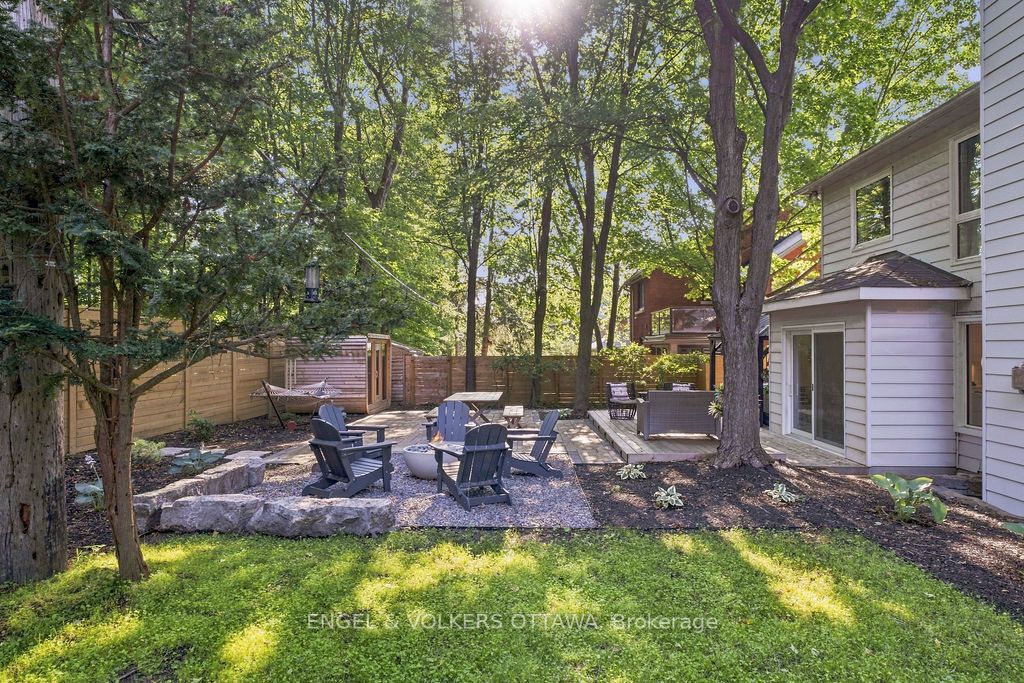 694 Island Park Drive Property Photo 2