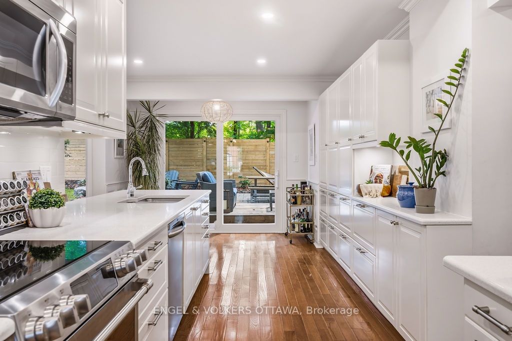 694 Island Park Drive Property Photo 15