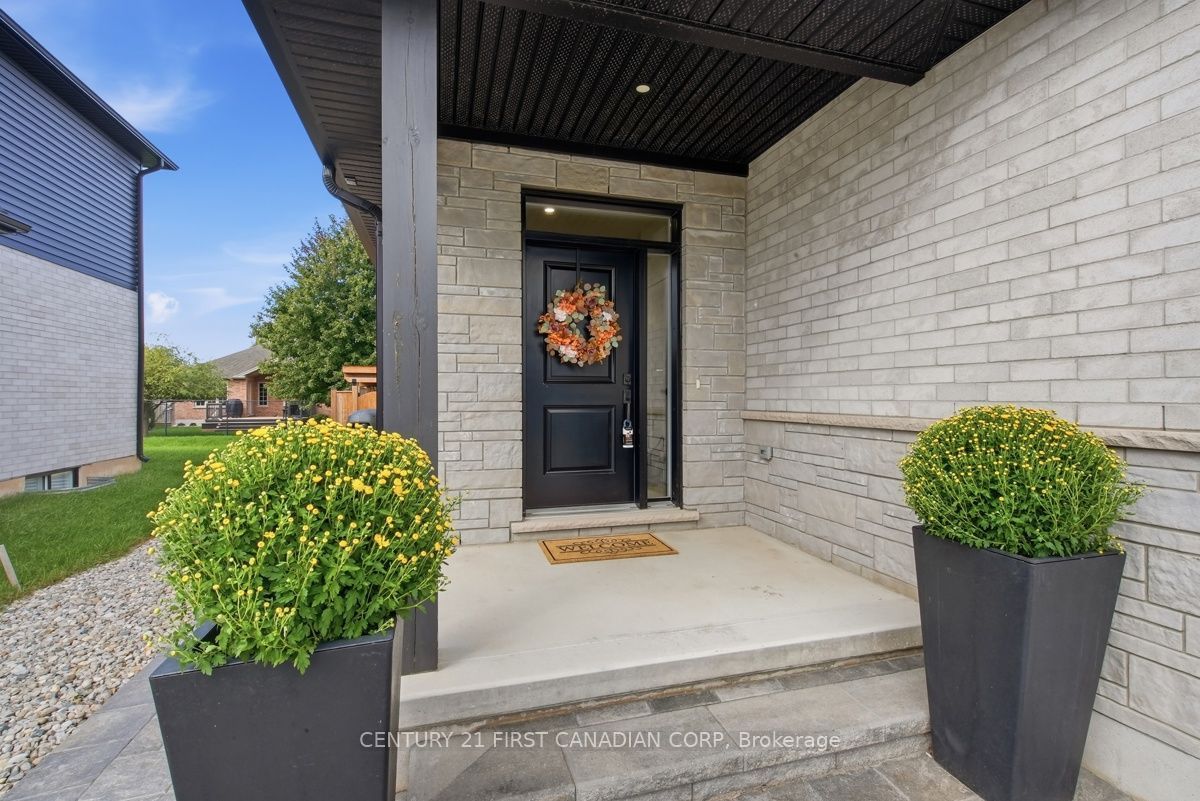 12 Briscoe Crescent Property Photo 4