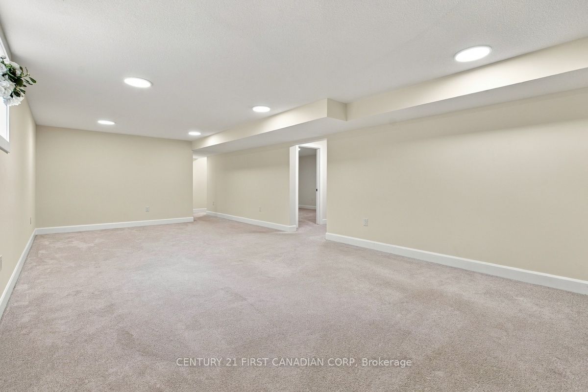 12 Briscoe Crescent Property Photo 32