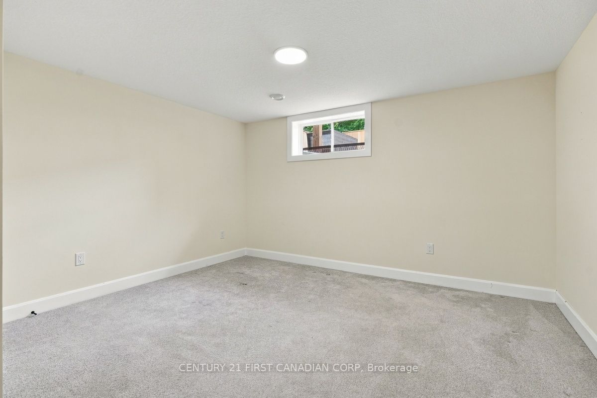 12 Briscoe Crescent Property Photo 35