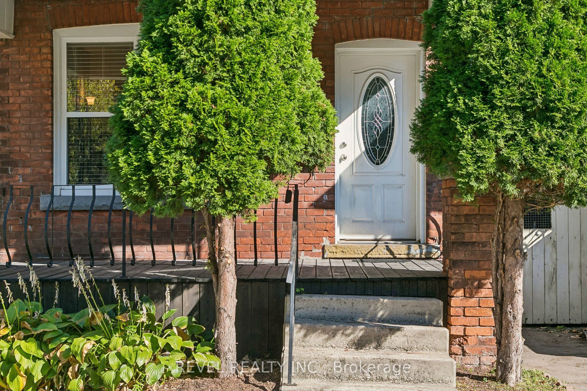 36 Holton Avenue N Property Photo 6